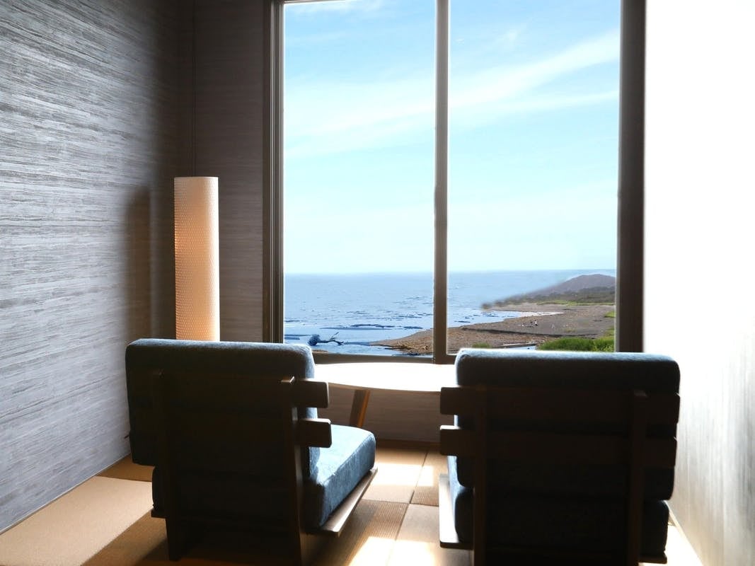 [Bed room B type with a semi-open-air bath on the sea side] Enjoy the sea view with your loved ones