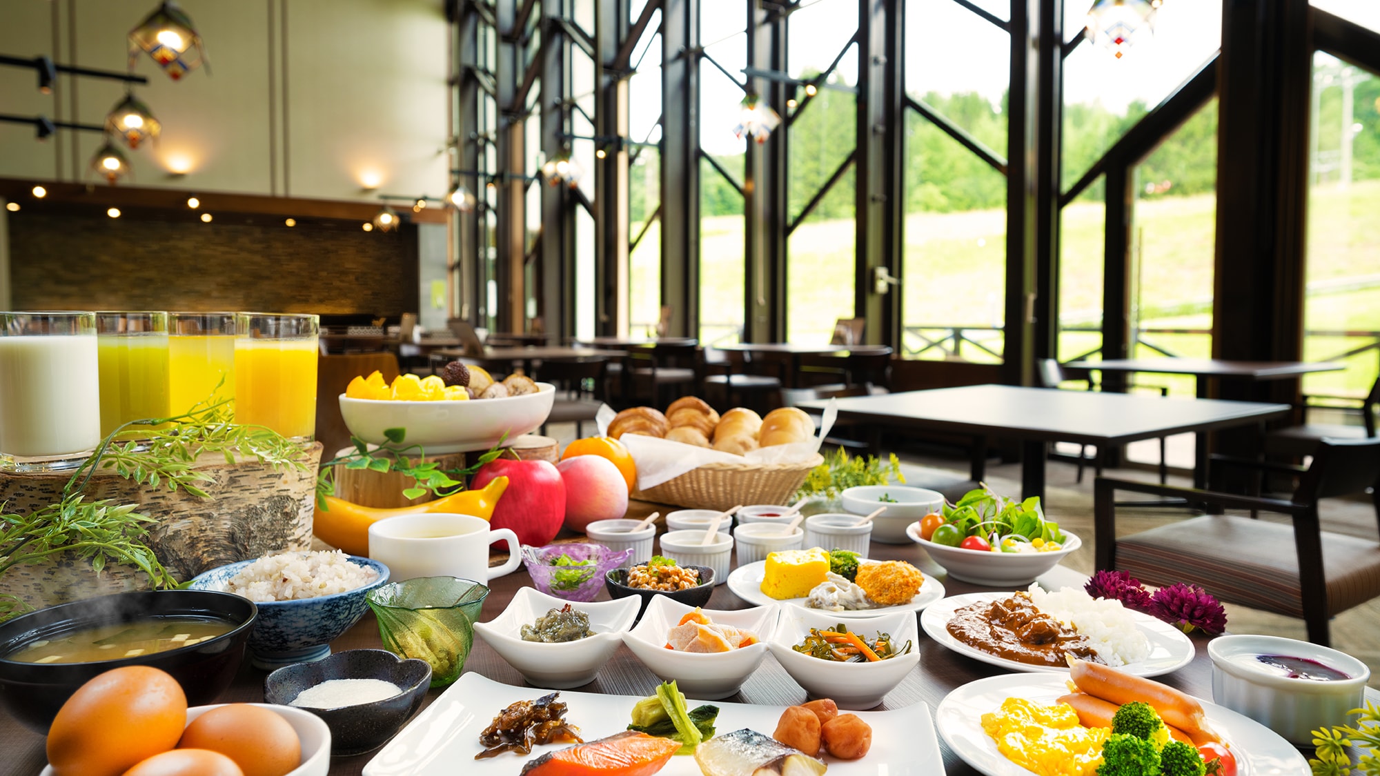 [Breakfast buffet] Clear air and a healthy breakfast: Start your day off right with a healthy breakfast while watching the morning sun rise at the foot of the mountain.