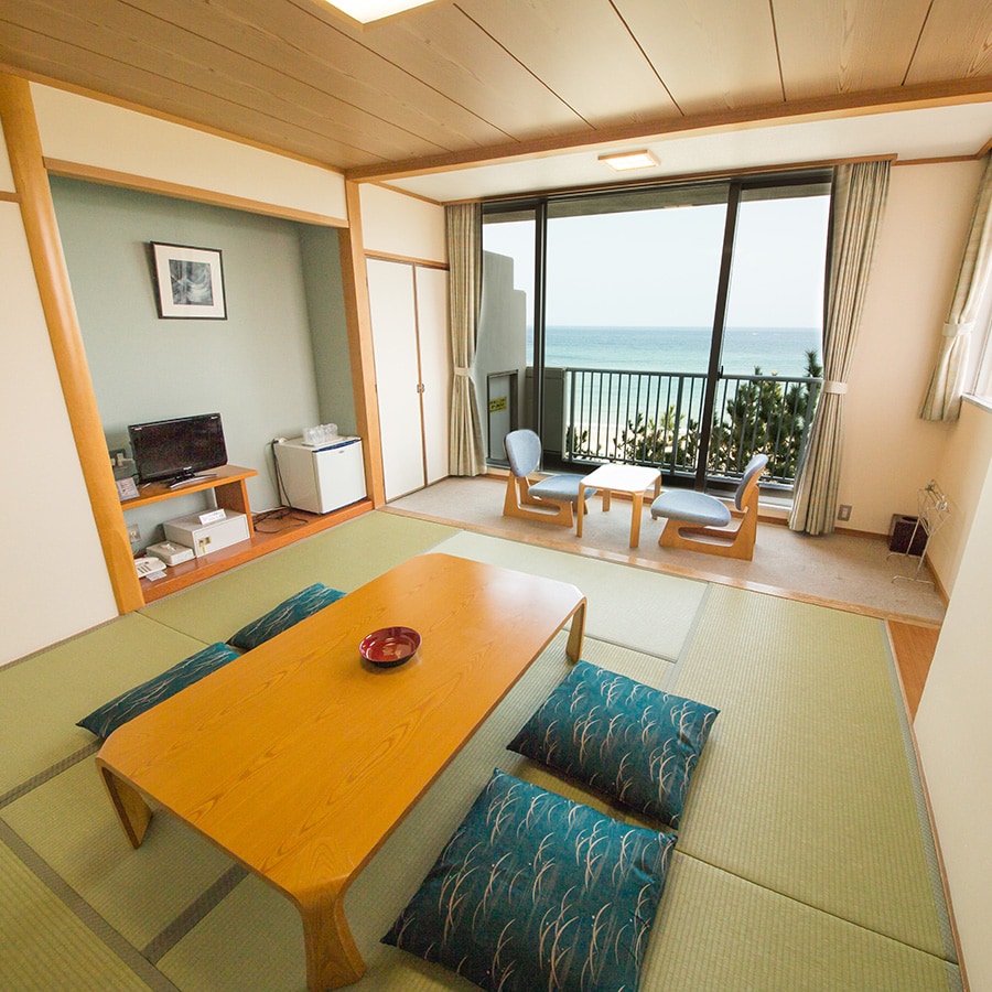 Kamar bergaya Jepang dengan pemandangan laut 8 tikar tatami