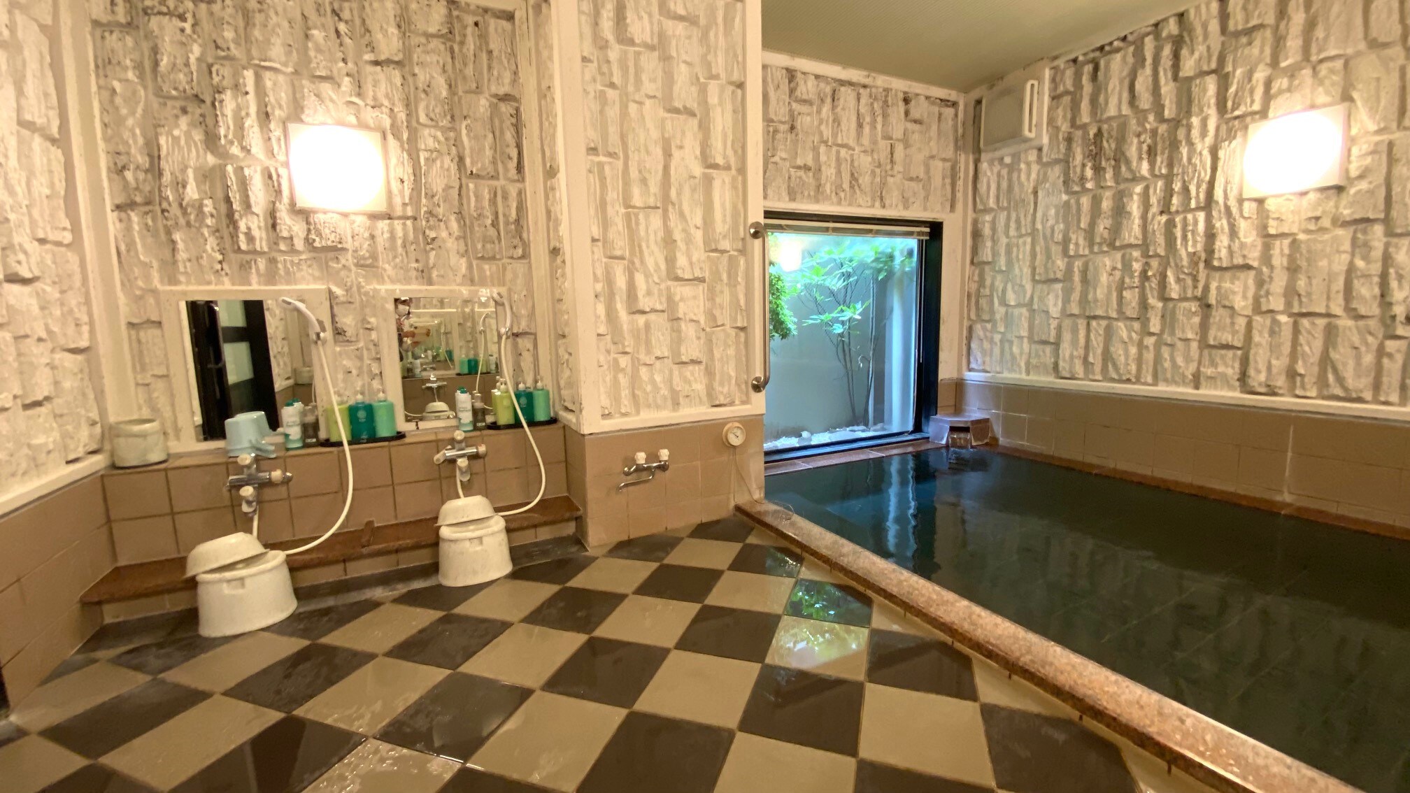 Artificial hot spring traveler's hot spring