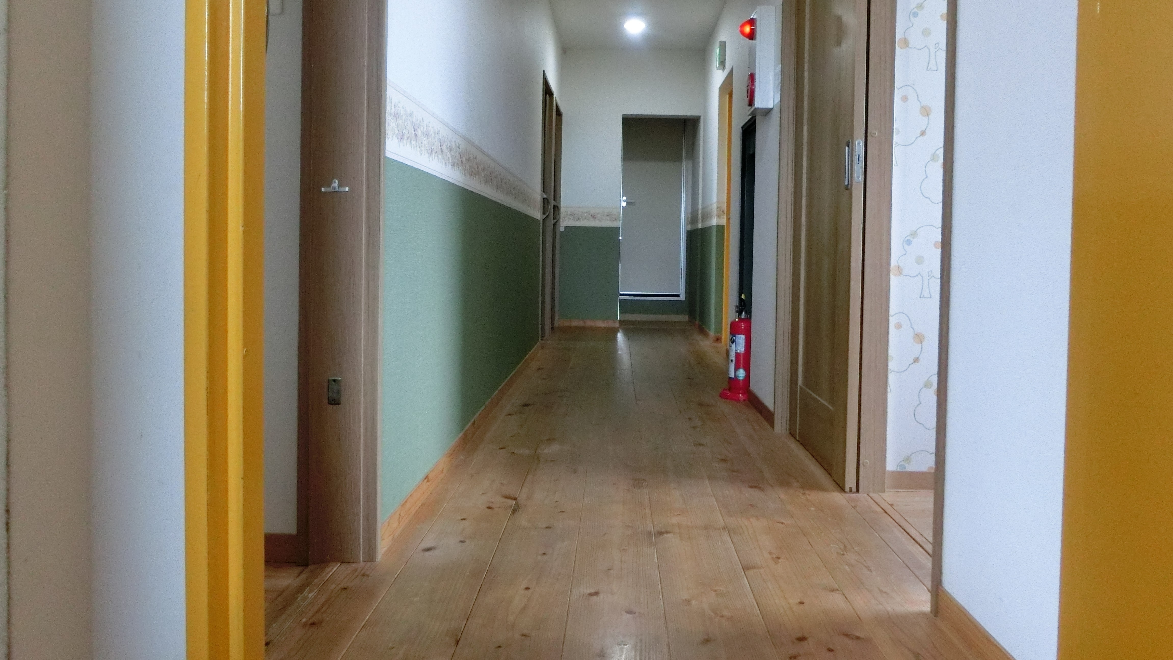 Exclusive floor corridor