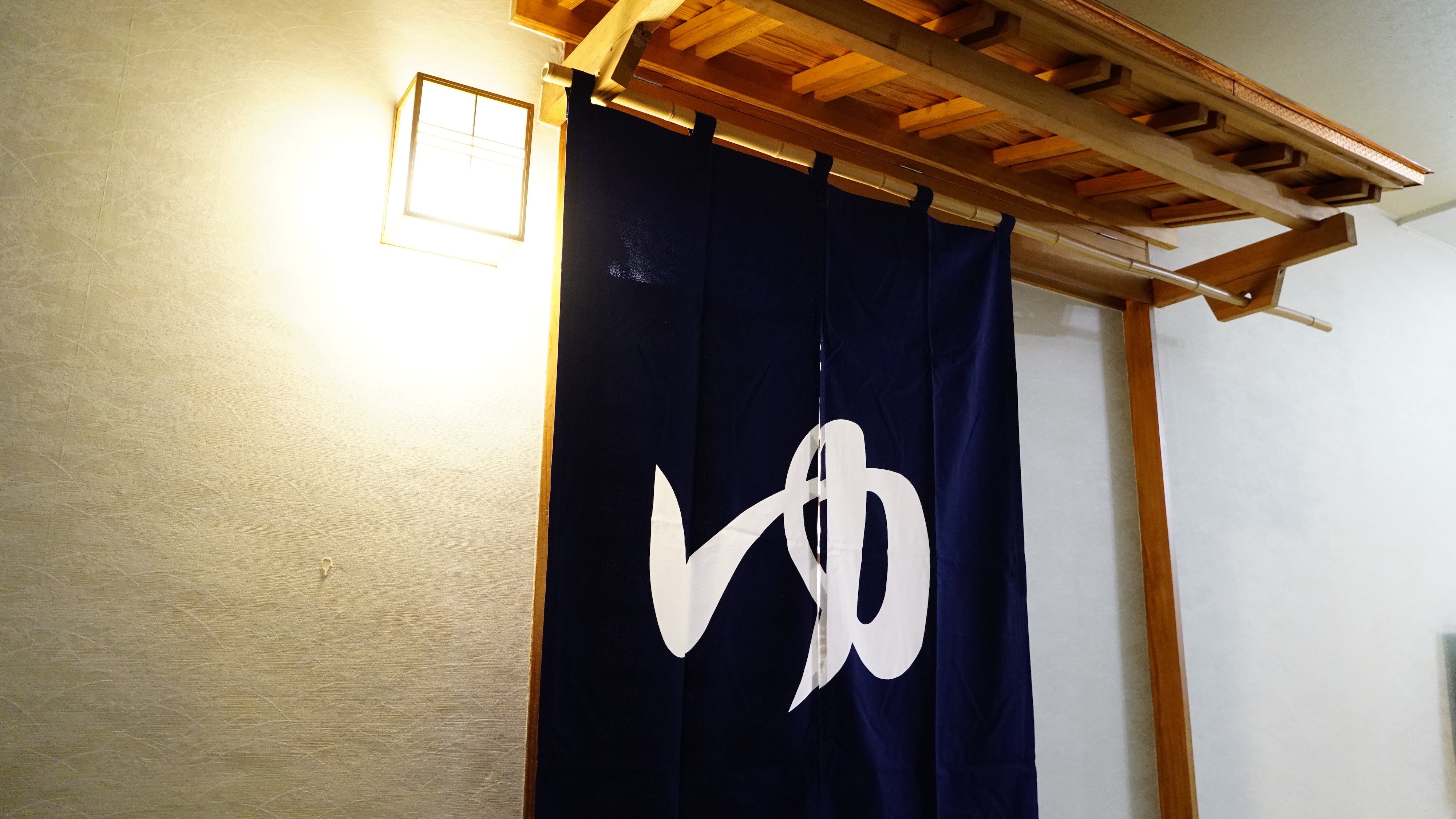 ทางเข้าห้องอาบน้ำรวมขนาดใหญ่ (สำหรับผู้ชาย)