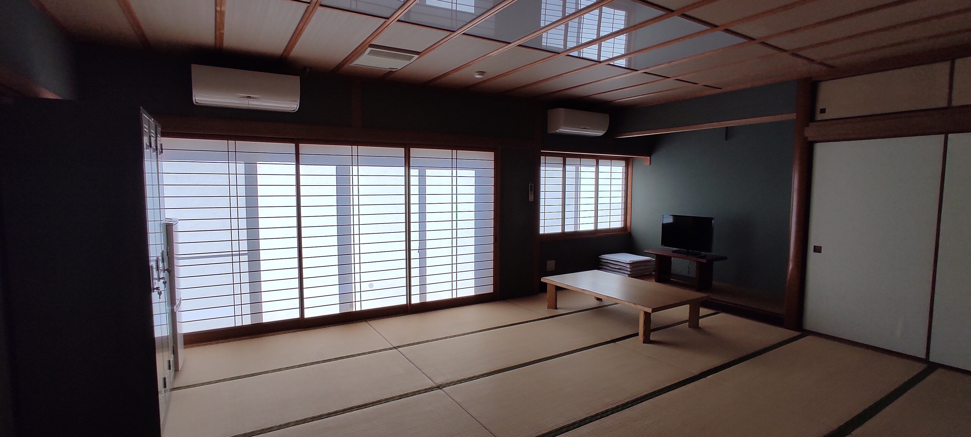 Japanese-style room