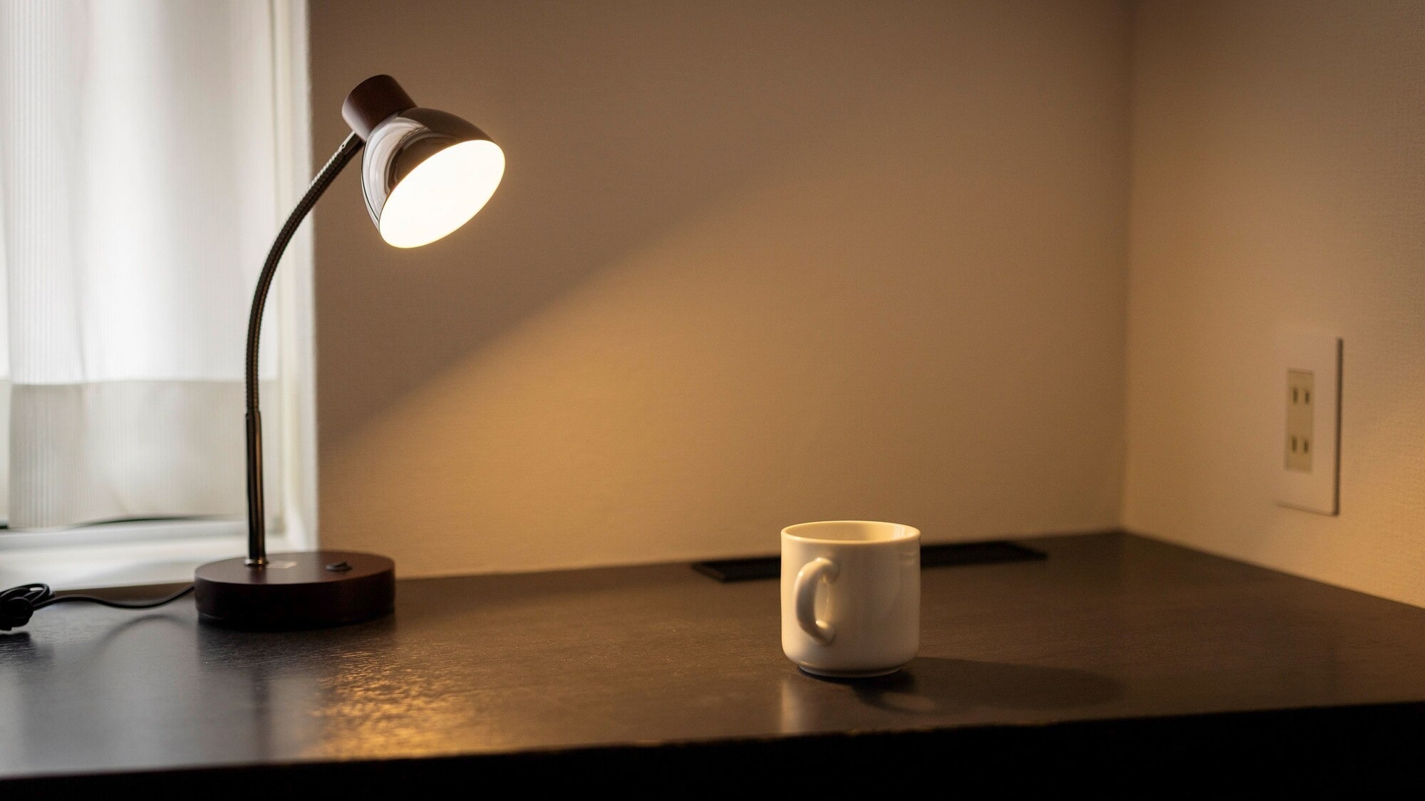 [Guest Room] Example of a Desk