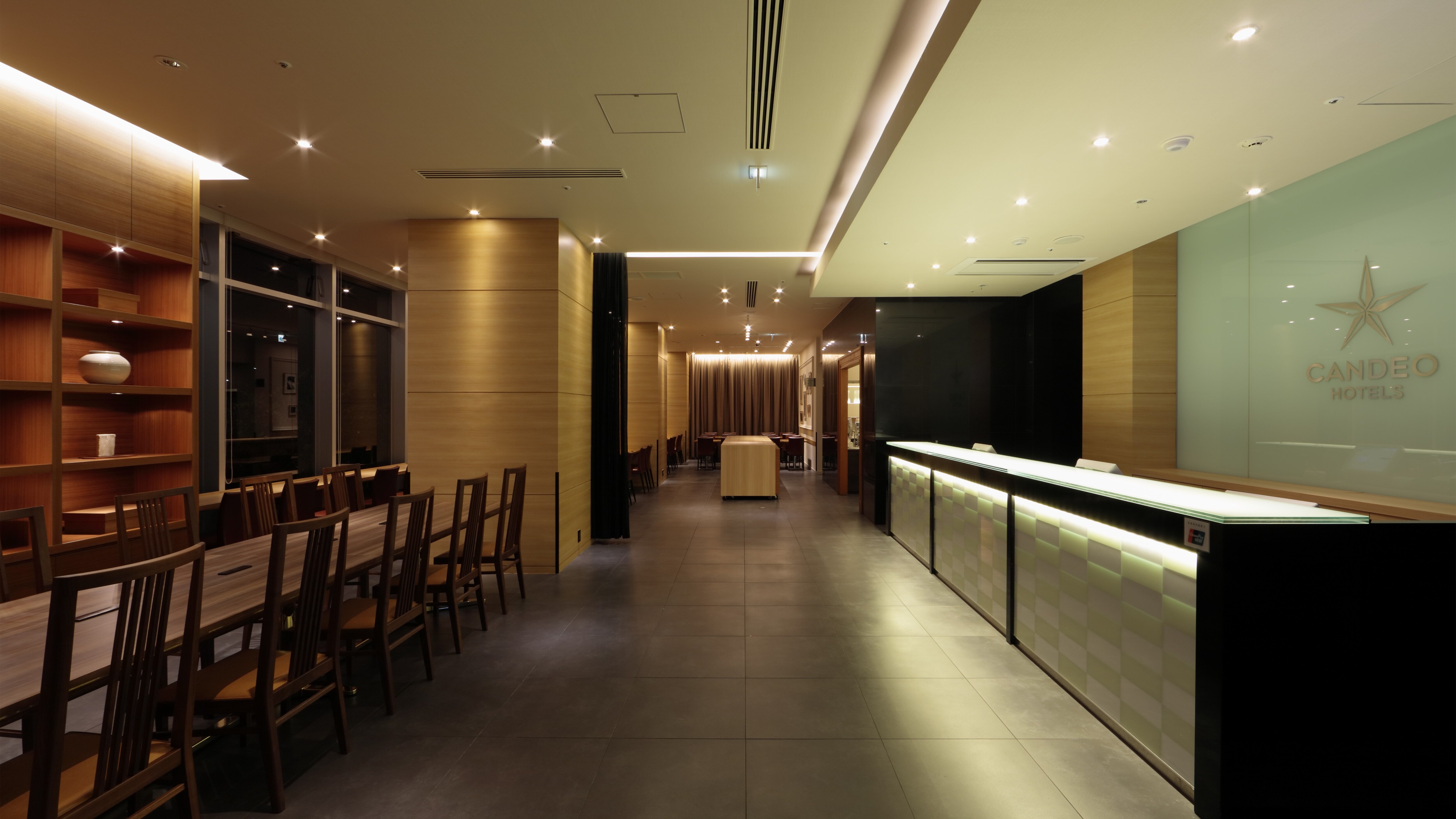 Front desk/lobby