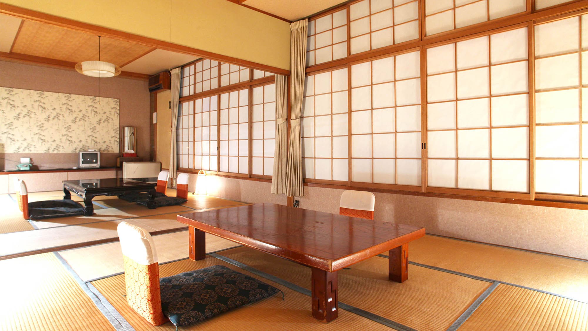 ・ [Example of room] Please spend your time in a calm Japanese-style room.