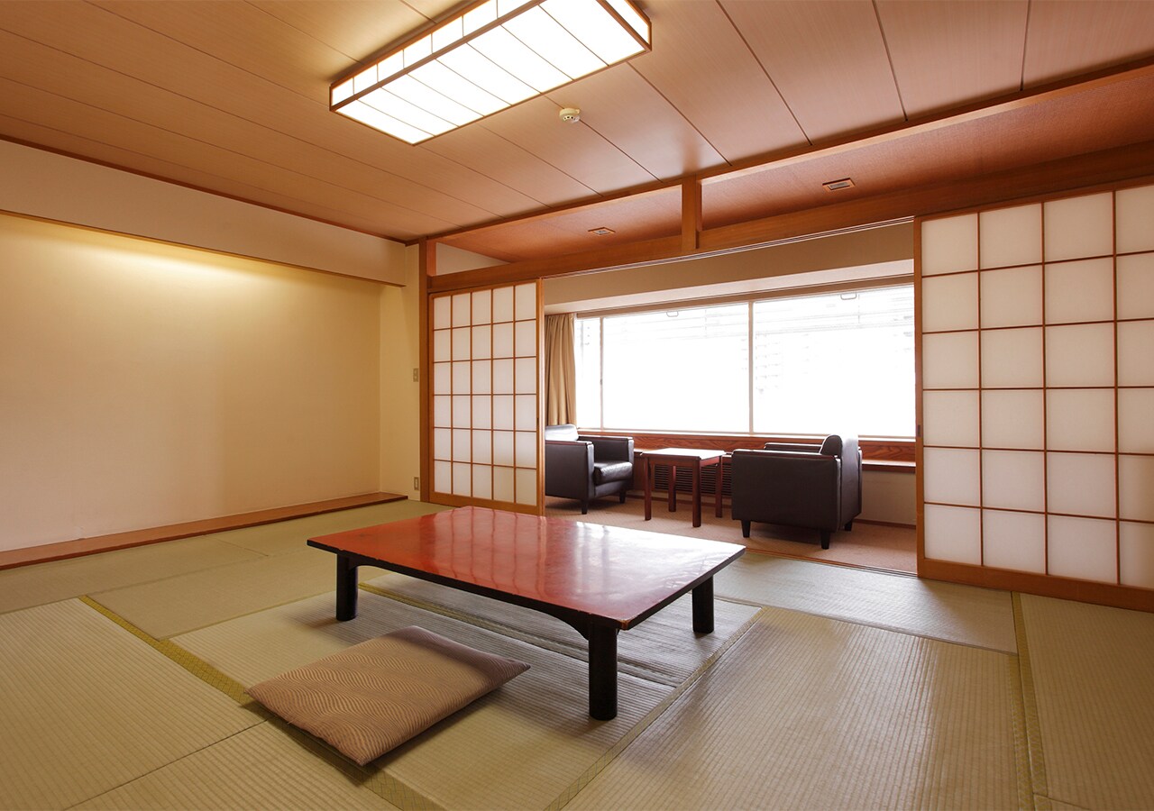 [Japanese-style room with 12 tatami mats] Example