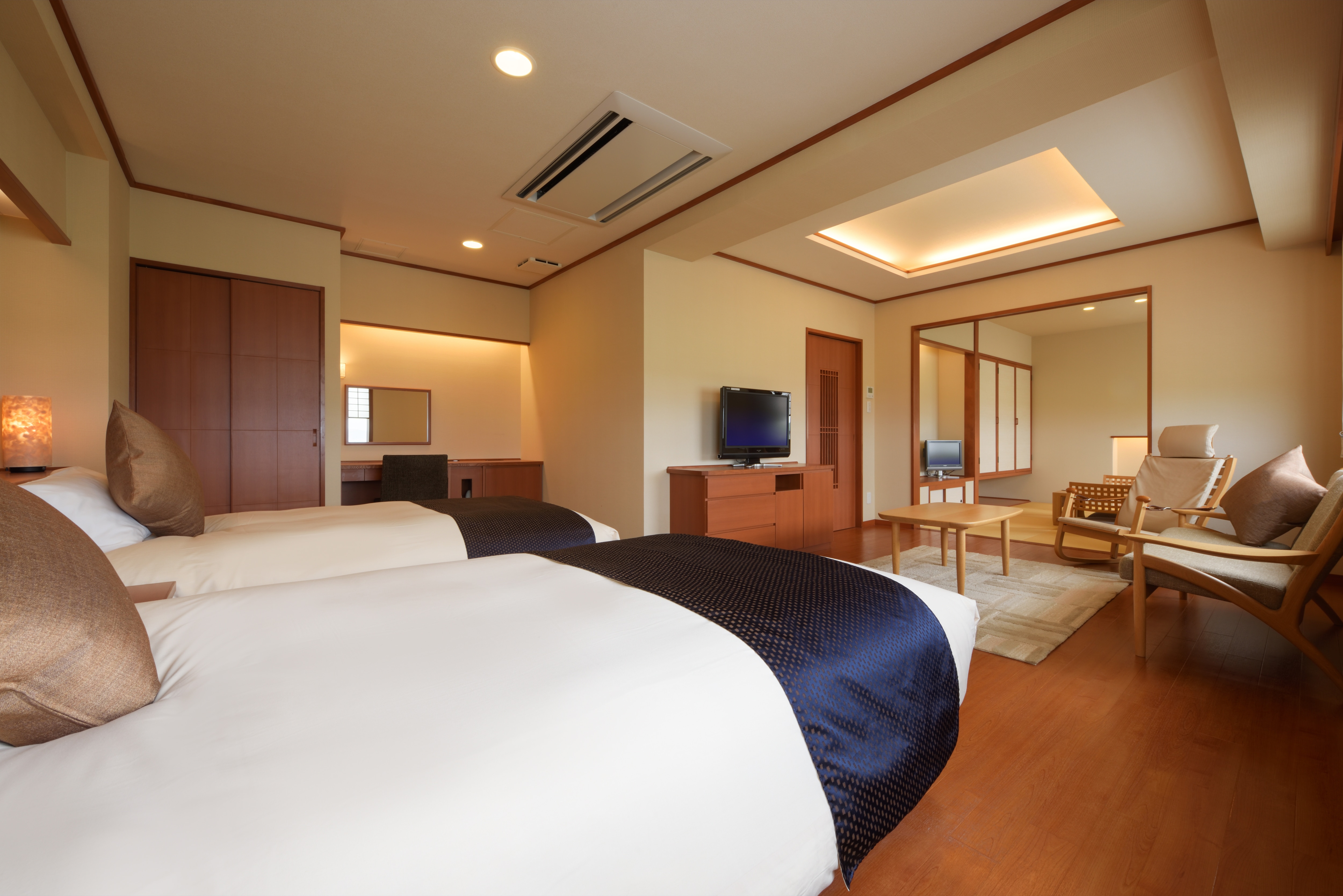 Japanese-Western style room 53 square meters