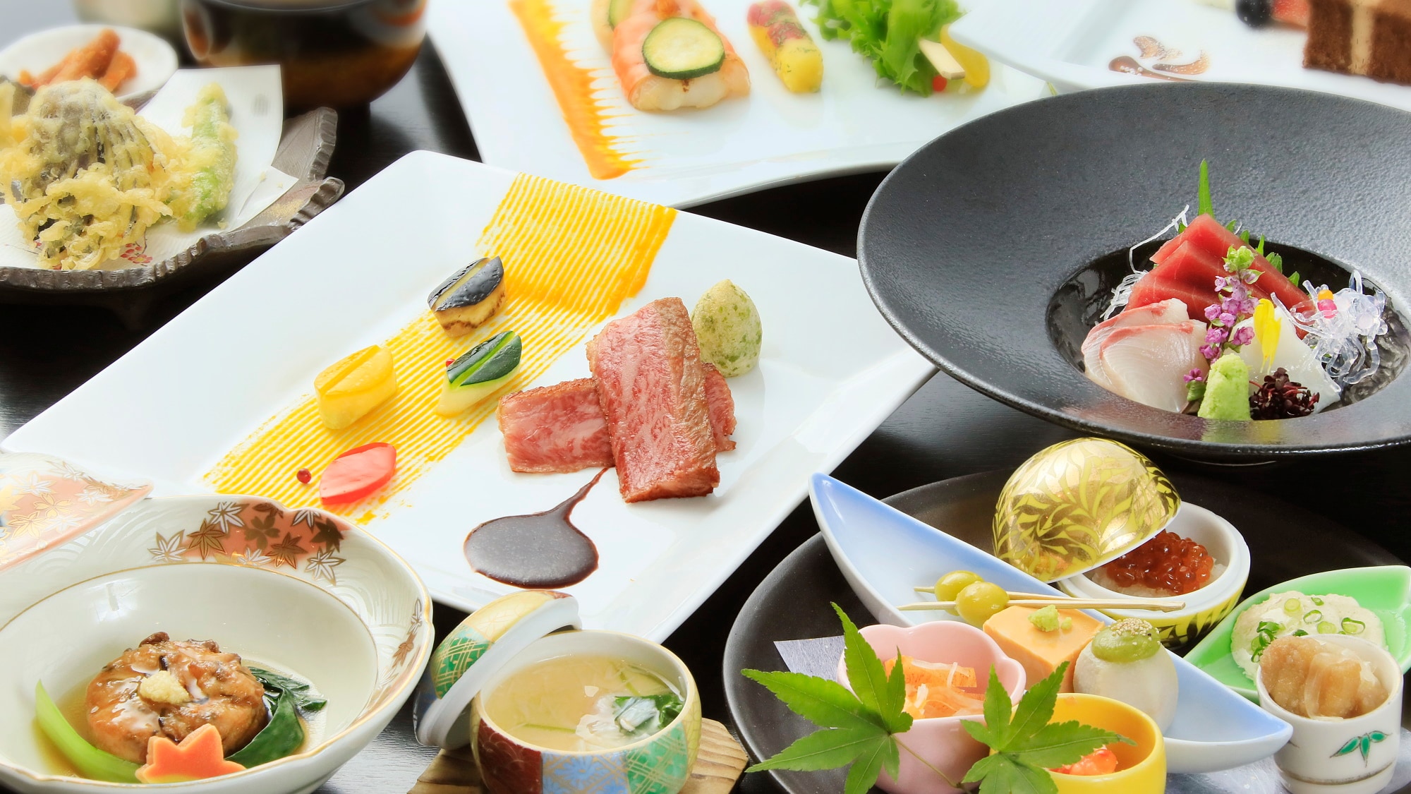 【高级怀石料理】主菜是特选黑毛和牛牛排。*示例