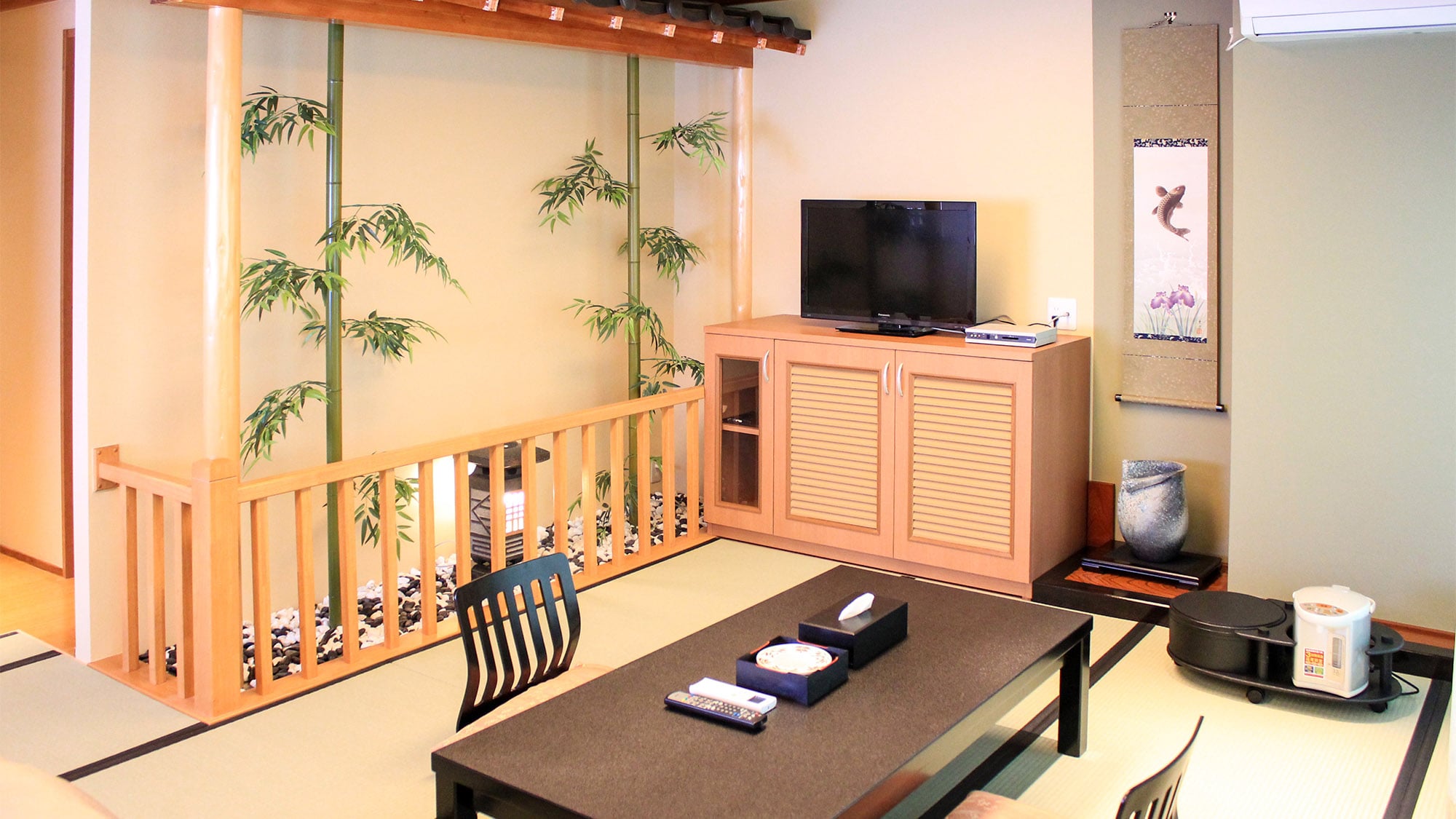・[Special room/Japanese-style room] Stretch your legs and relax in the tatami room.