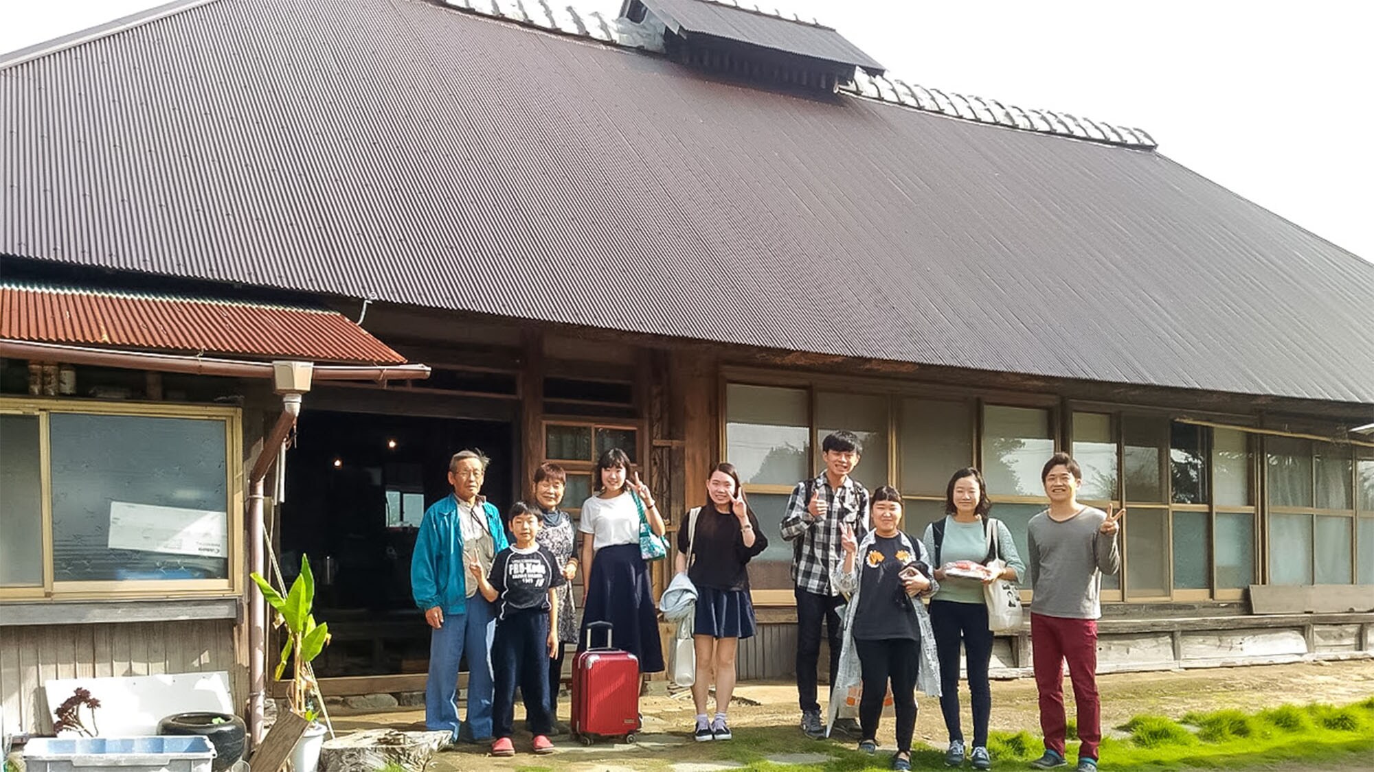 ・ It is a 260-year-old folk house that retains the good old appearance.