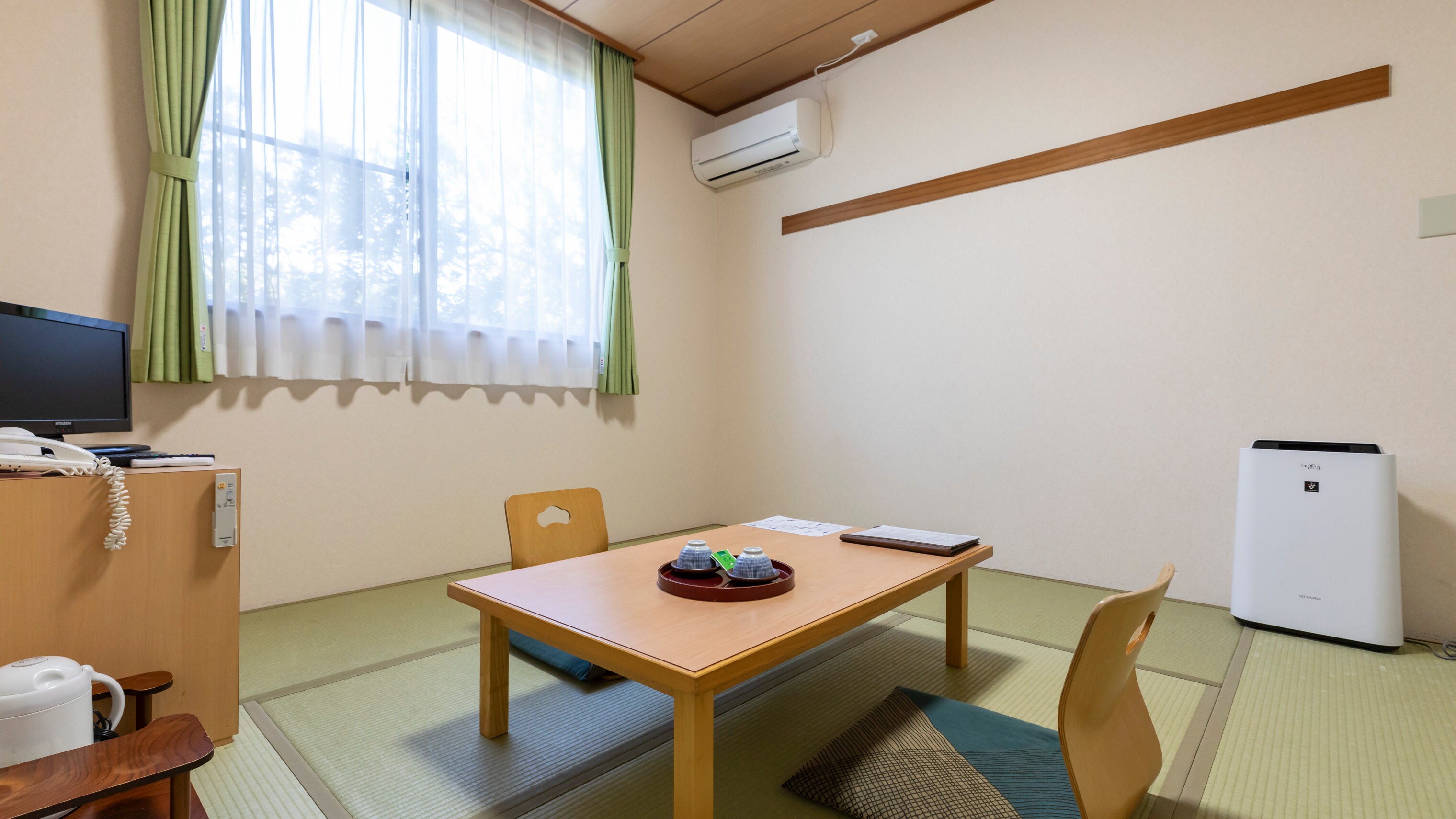 [Main building] Japanese-style room (8 tatami mats) (no bath/toilet included)