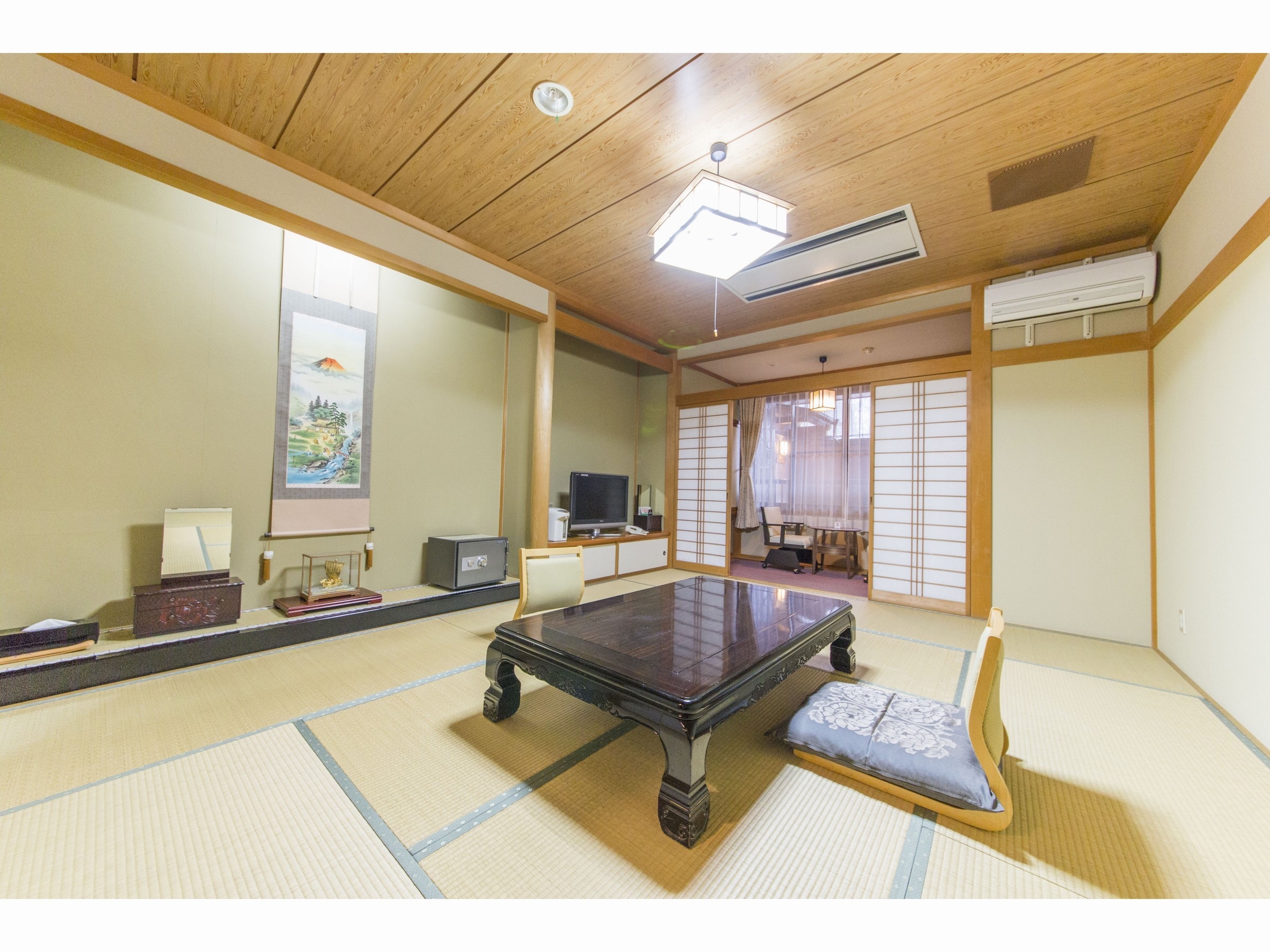 Guest room with open-air bath (example)