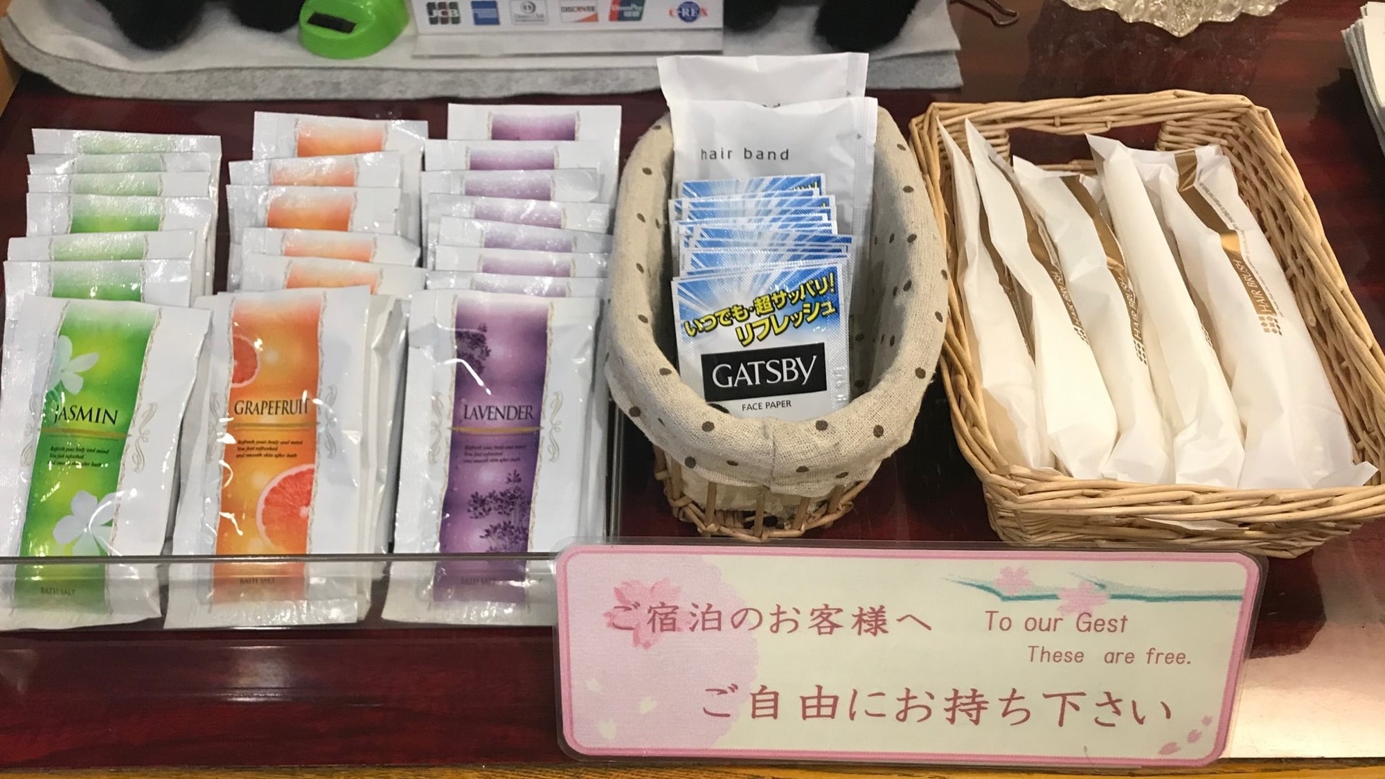Chúng tôi có muối tắm để bạn lựa chọn tại quầy lễ tân.