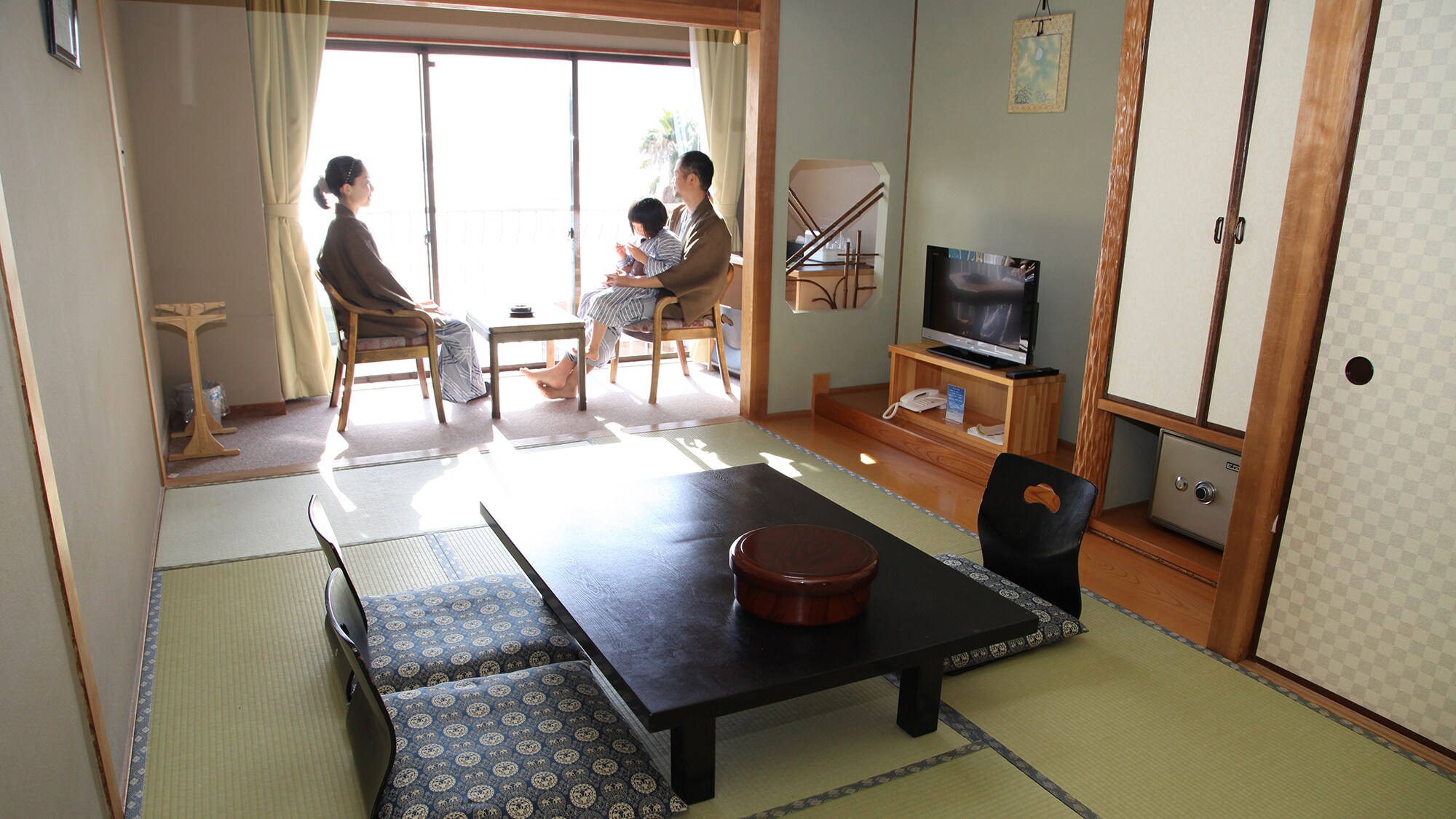 Japanese-style room with a view of the sea 8 tatami mats (image)