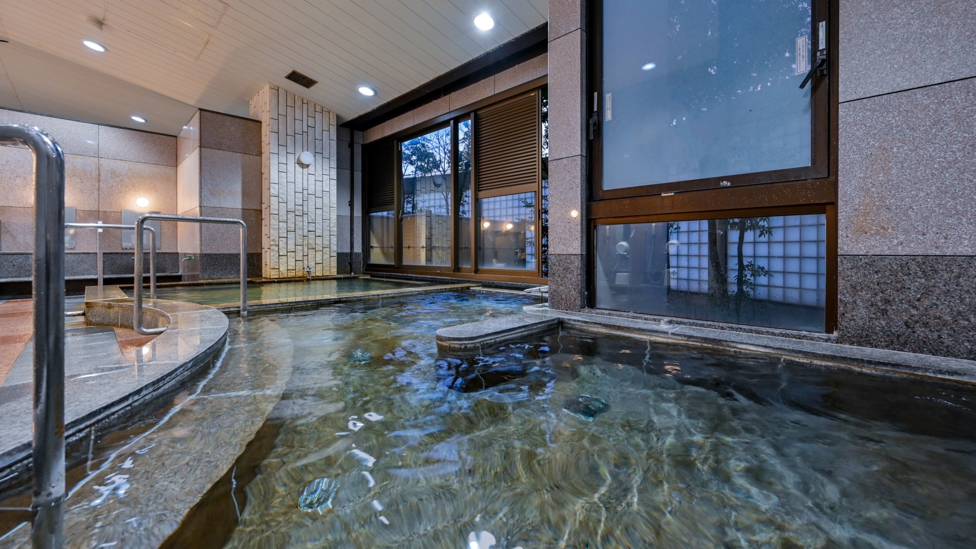 [Enya Onsen] We have several baths available. We also have a jet bath (with tap water).