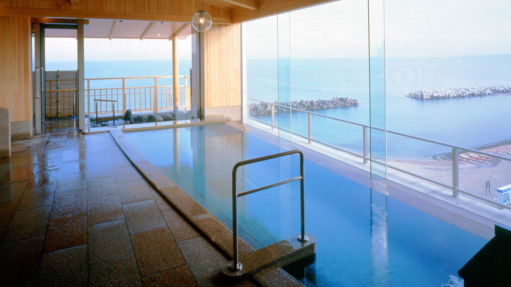 The large communal bath 27m above the ground is a superb view! Of course, hot springs.