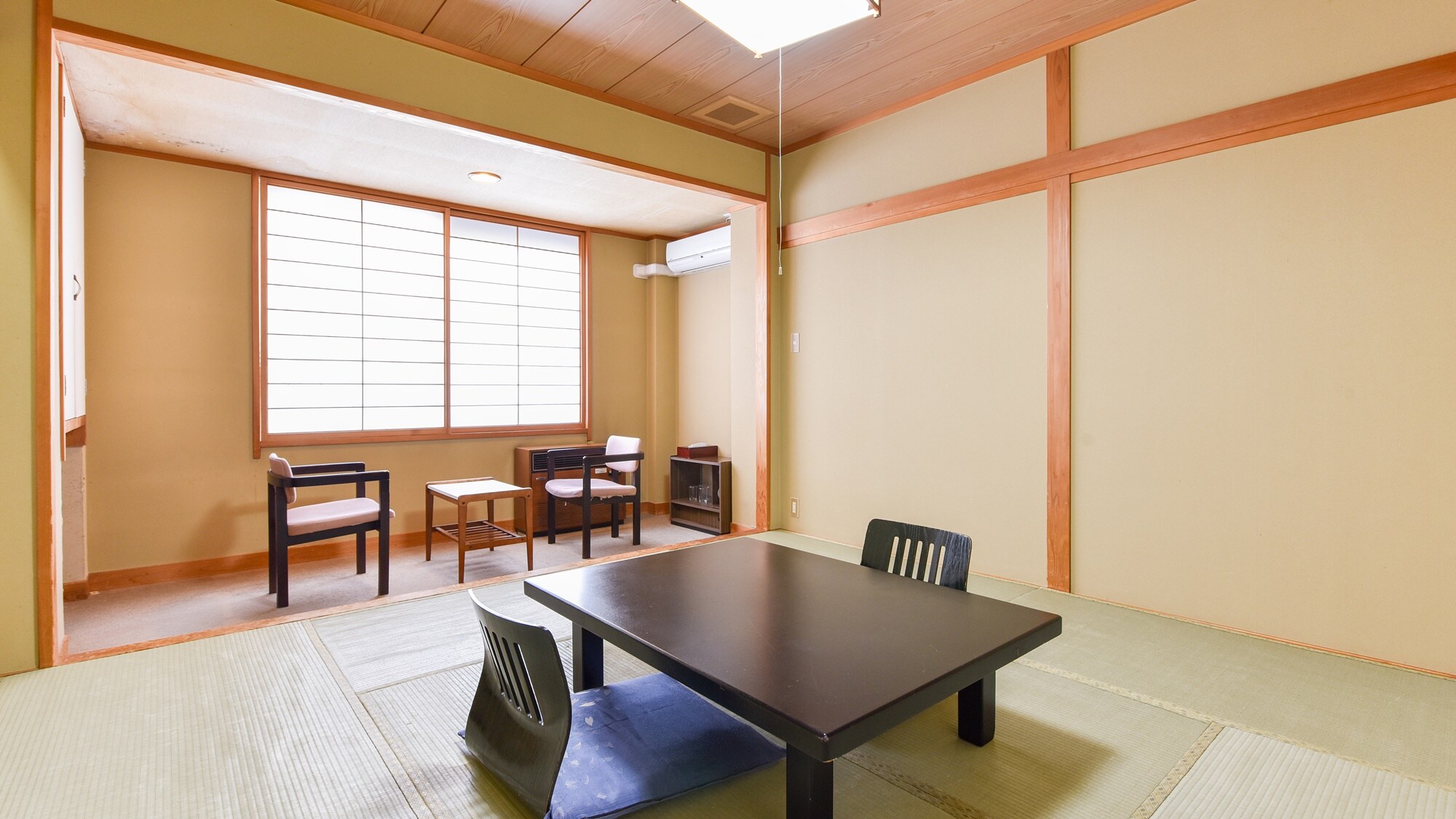 *[Example of guest room] Japanese-style room with 8 tatami mats/Please relax in this room with the faint scent of tatami mats.