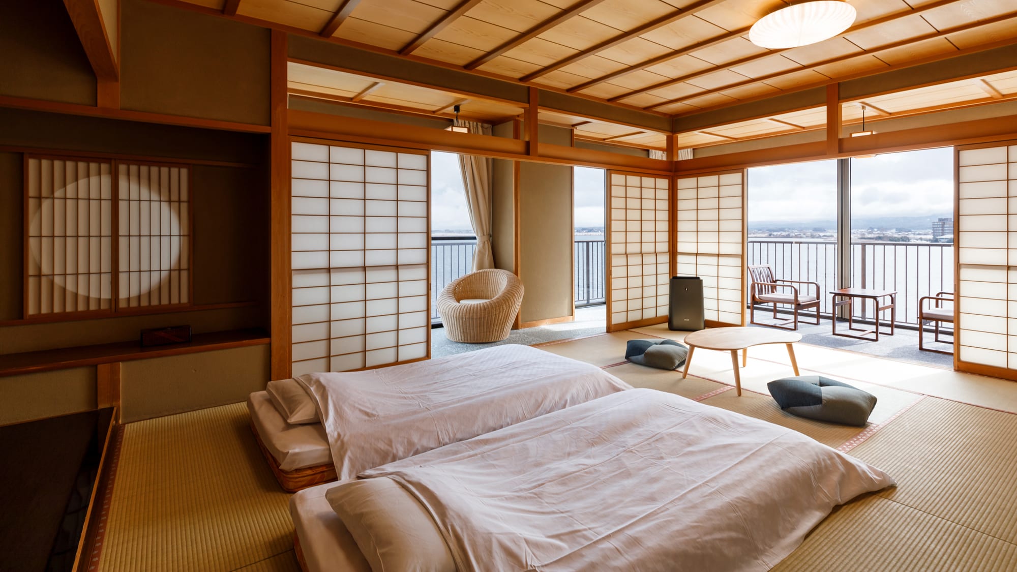 Futons are laid out in advance for the staff to enter and leave the room (example of Shisuikan corner room: type cannot be specified)