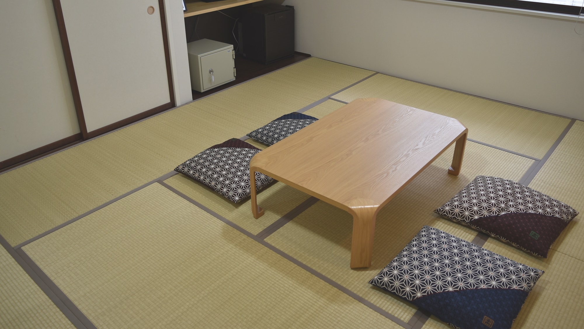 * One example of Japanese-style room / size 10 tatami mats, up to 4 people OK