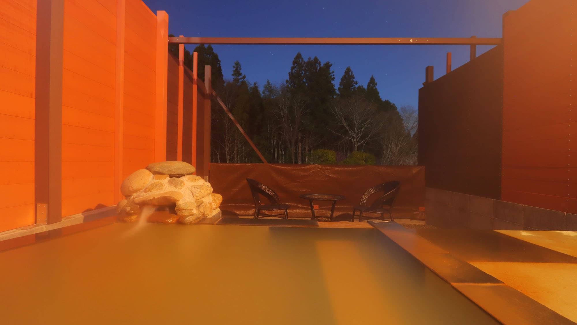 [Separate Japanese-style room] You can enjoy a panoramic view of Hitoyoshi's nature from the open-air bath.