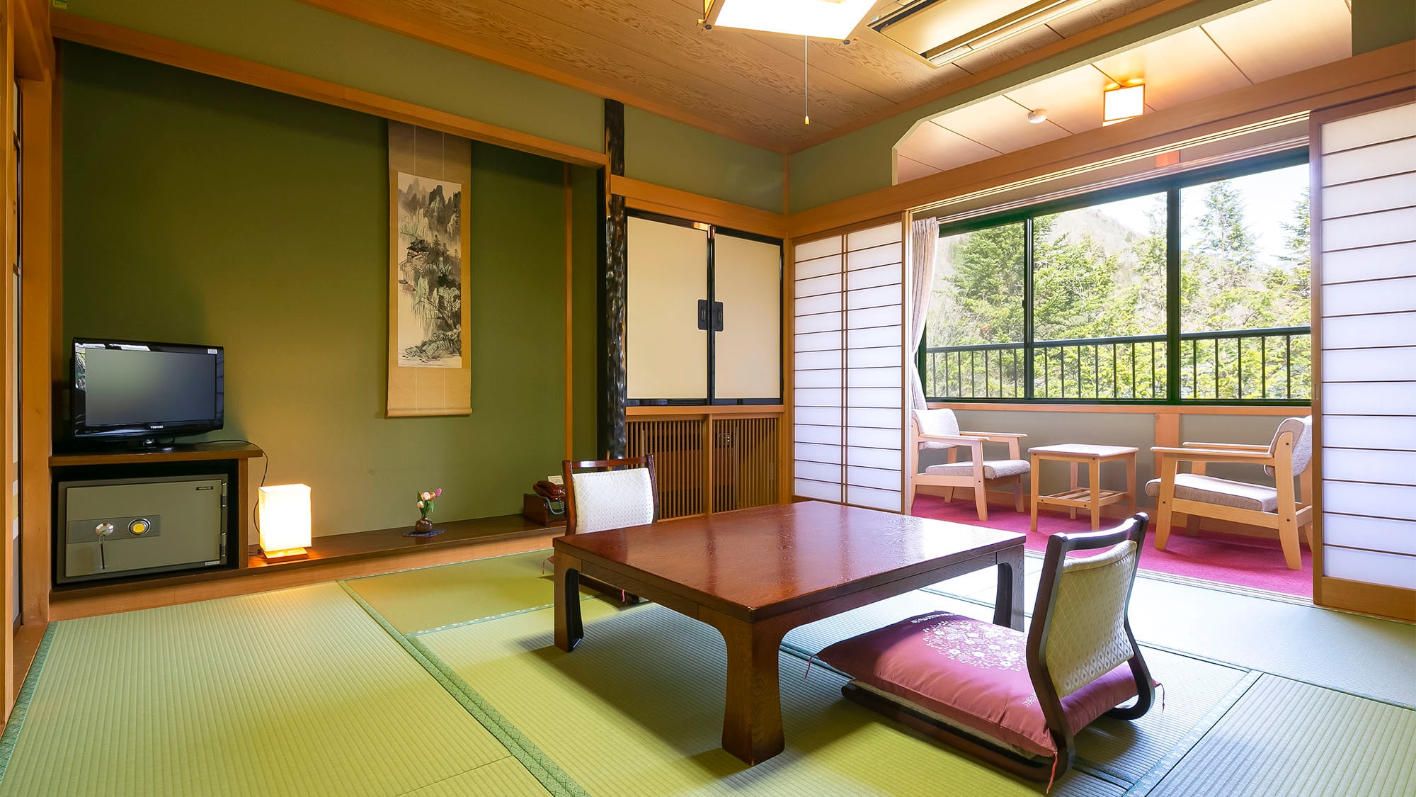 ・[Guest rooms] From the windows you can enjoy the beautiful scenery of nature in every season.
