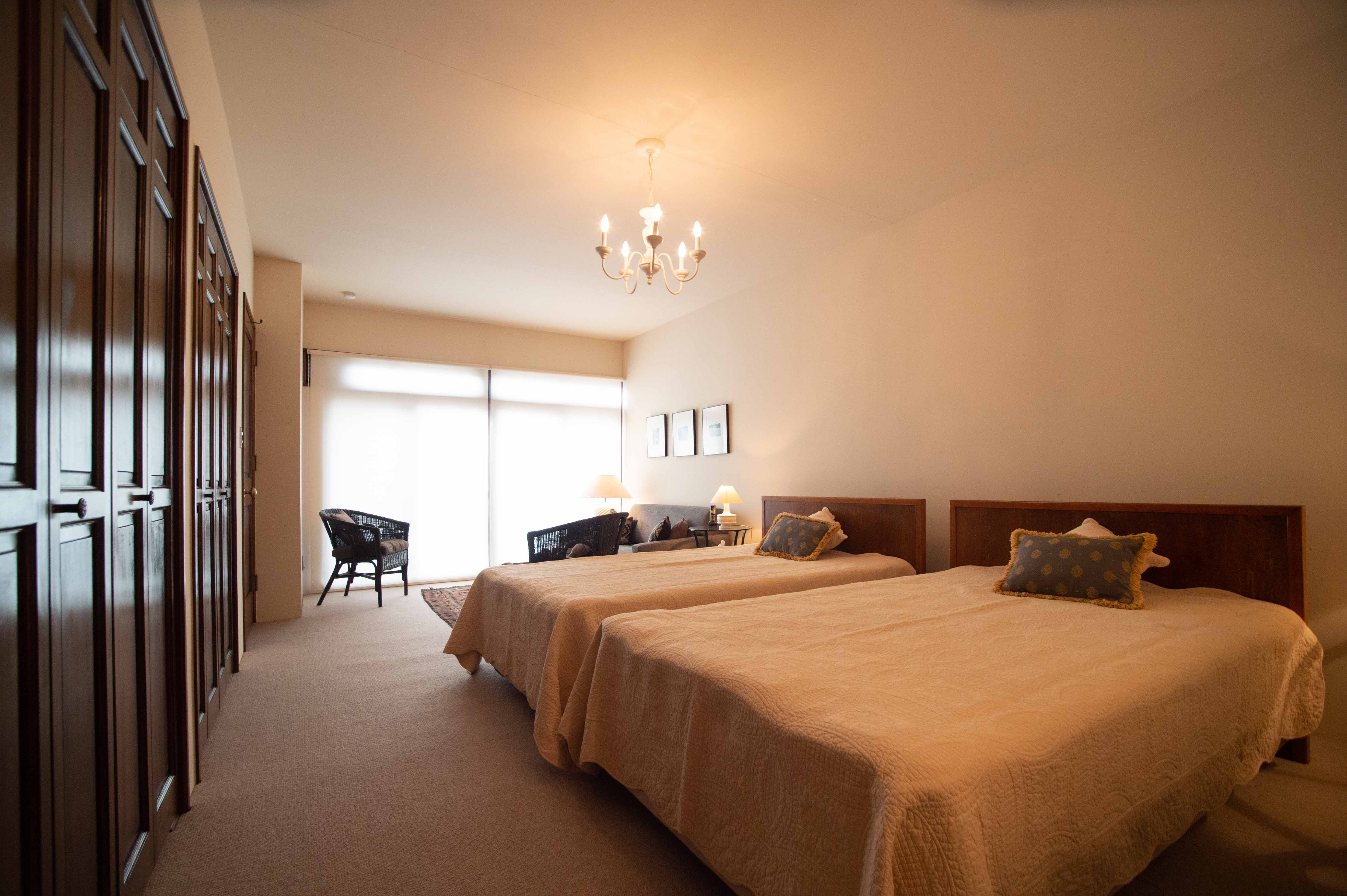 Bedroom (2nd floor)