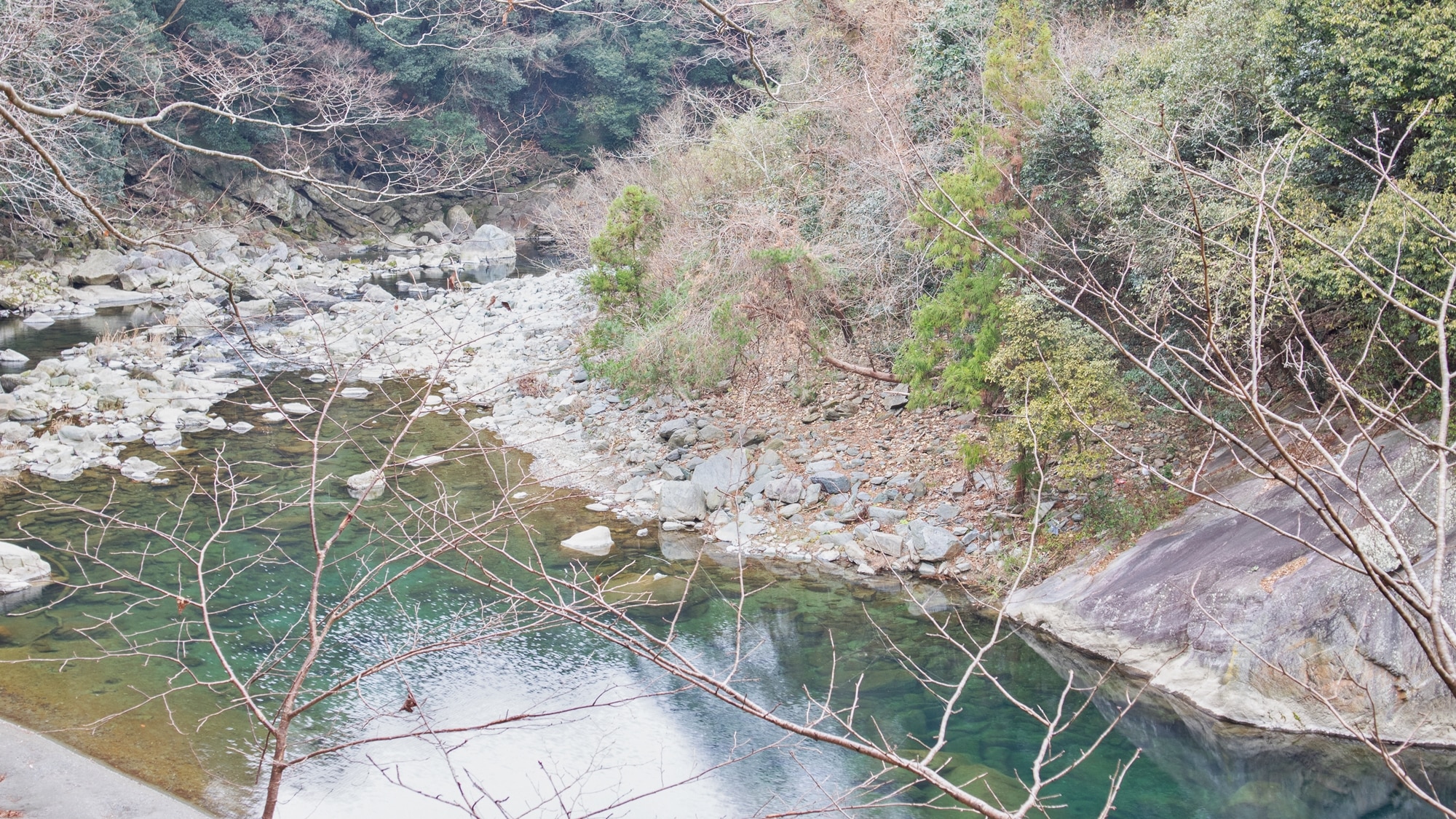 * [大浴場] 窗外的景色（河田川和山谷的美景）