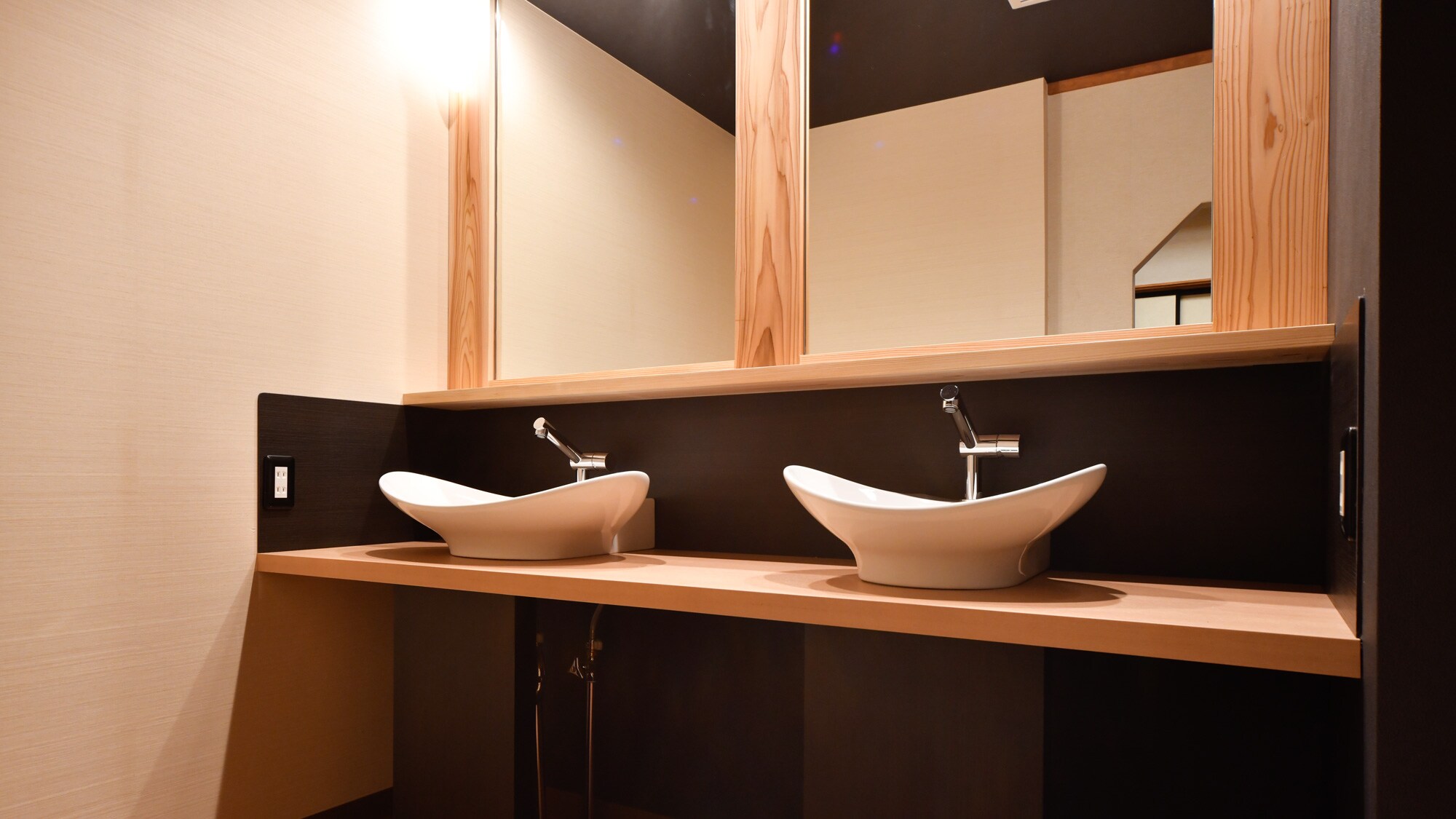 Rooms with indoor hot spring baths
