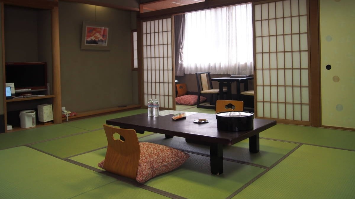 Spacious Japanese-style room 10 tatami mats or 12 tatami mats <with bath and toilet> non-smoking