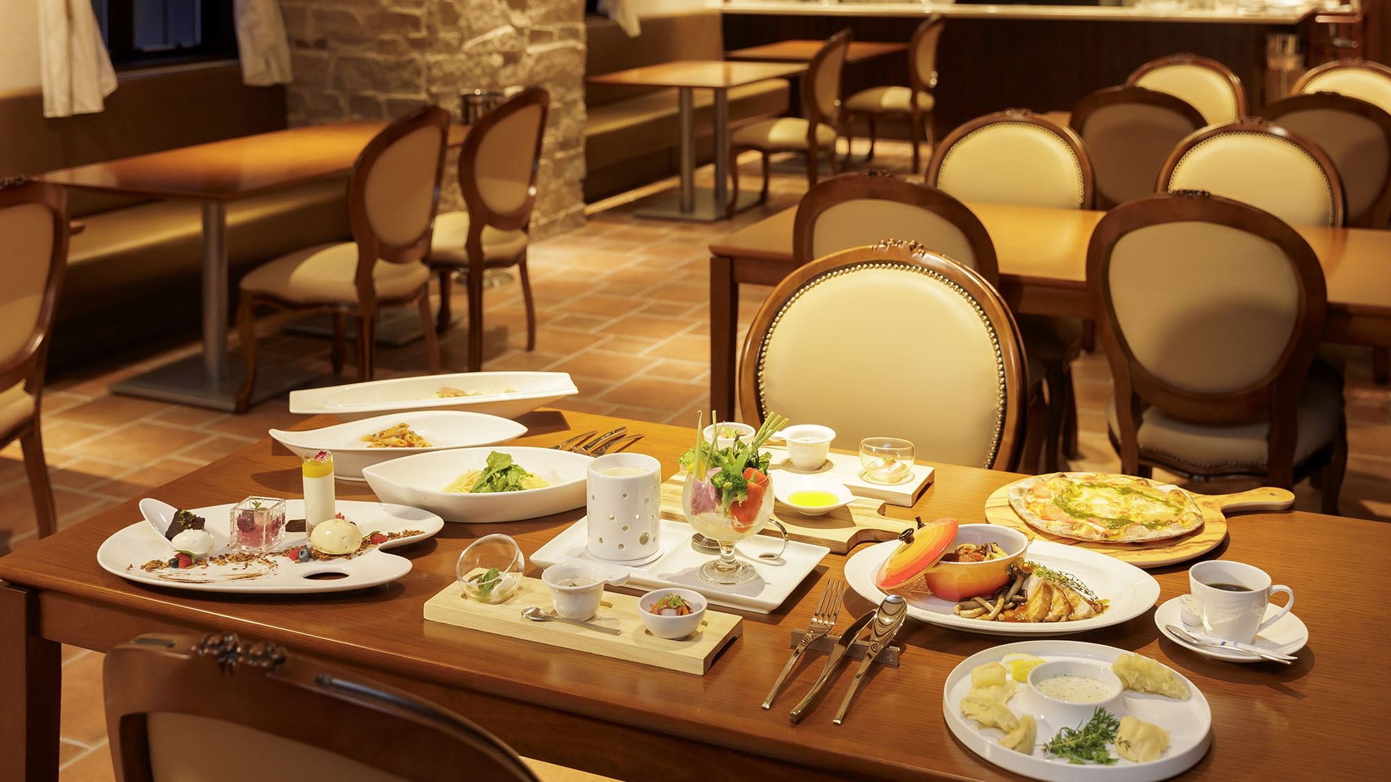 [Creative Italian Restaurant Fontana] Stone oven pizza and colorful creative Italian course.