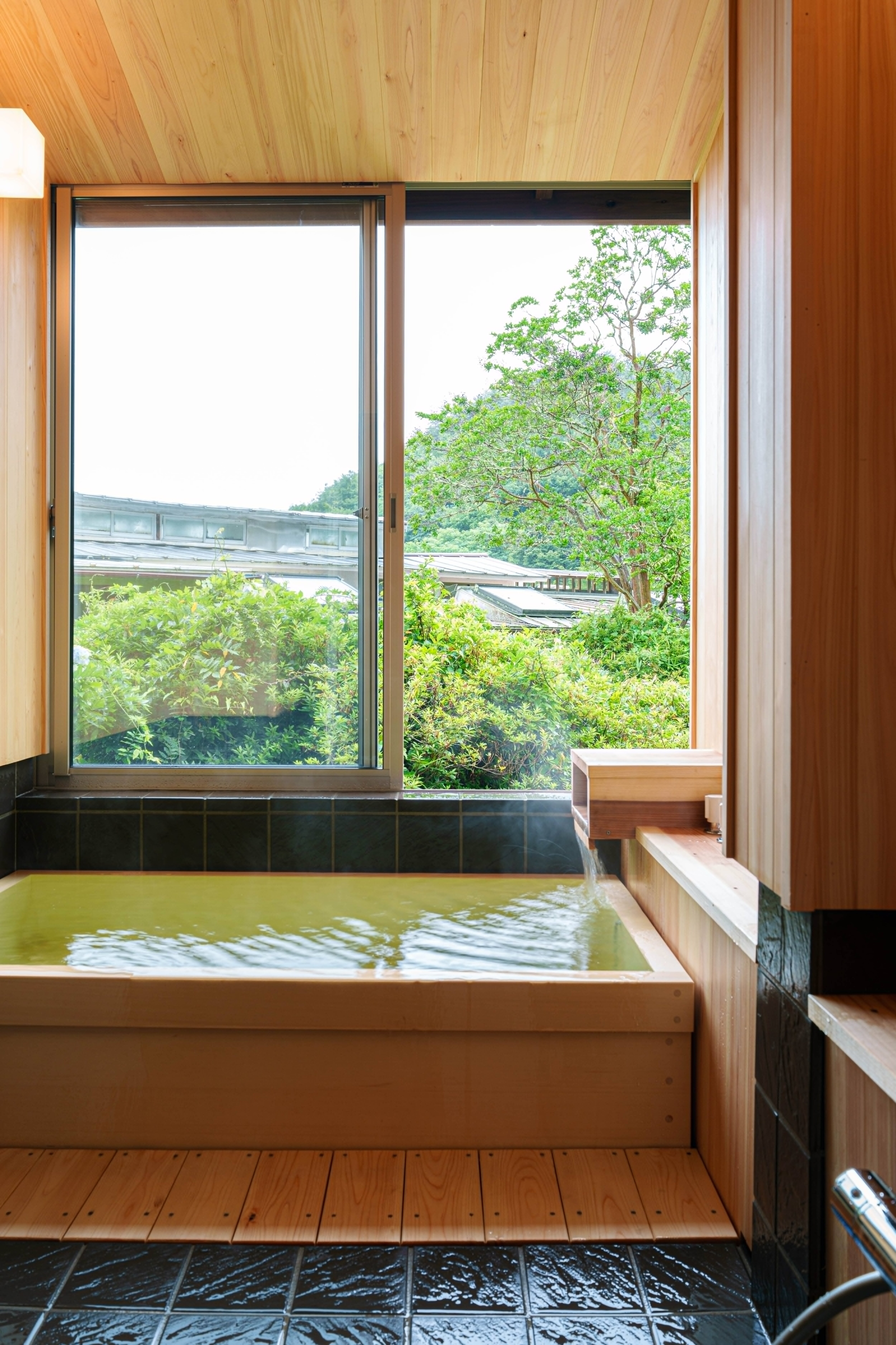 Special room: Semi-open-air bath