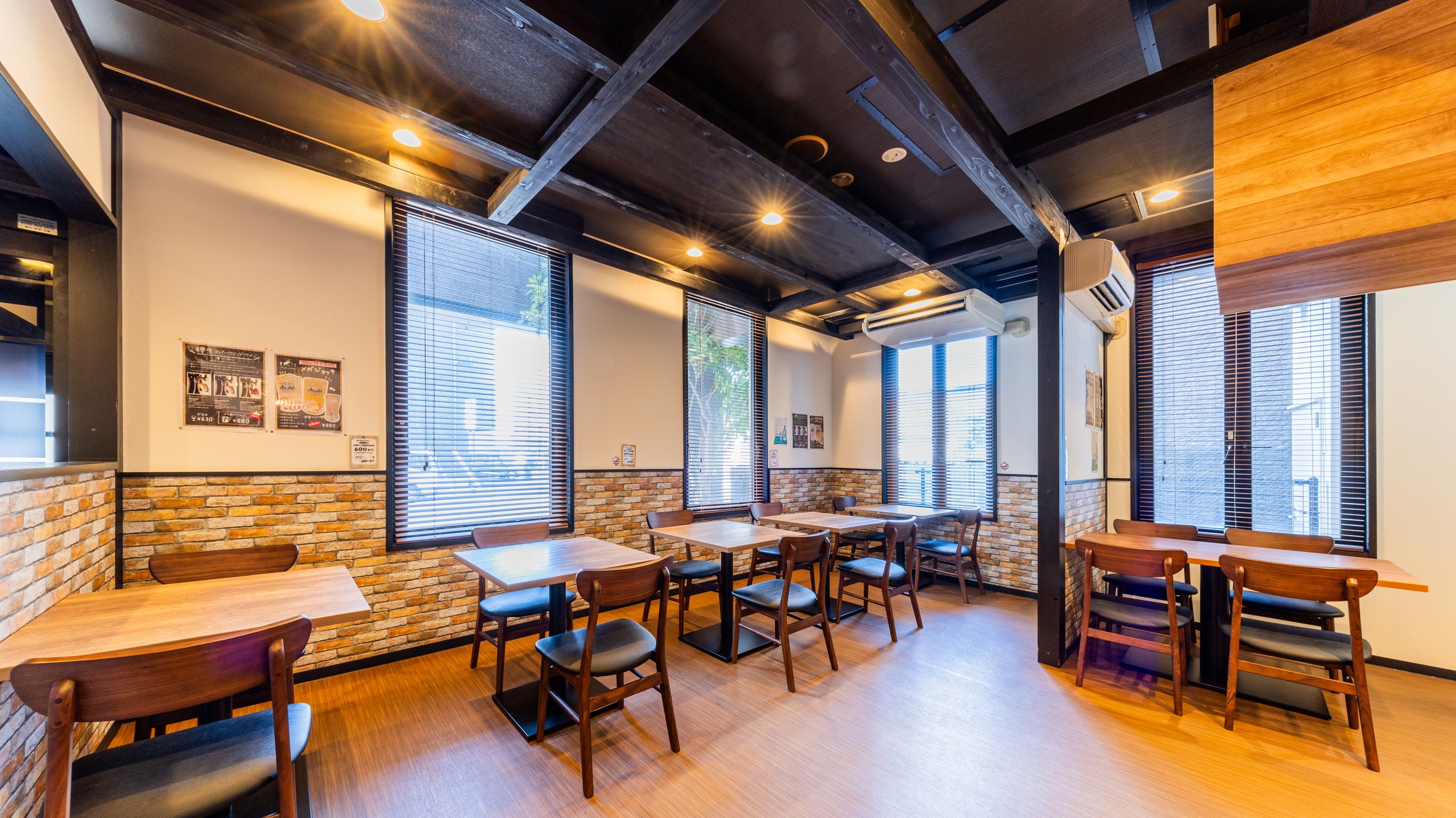 Restaurant interior ①