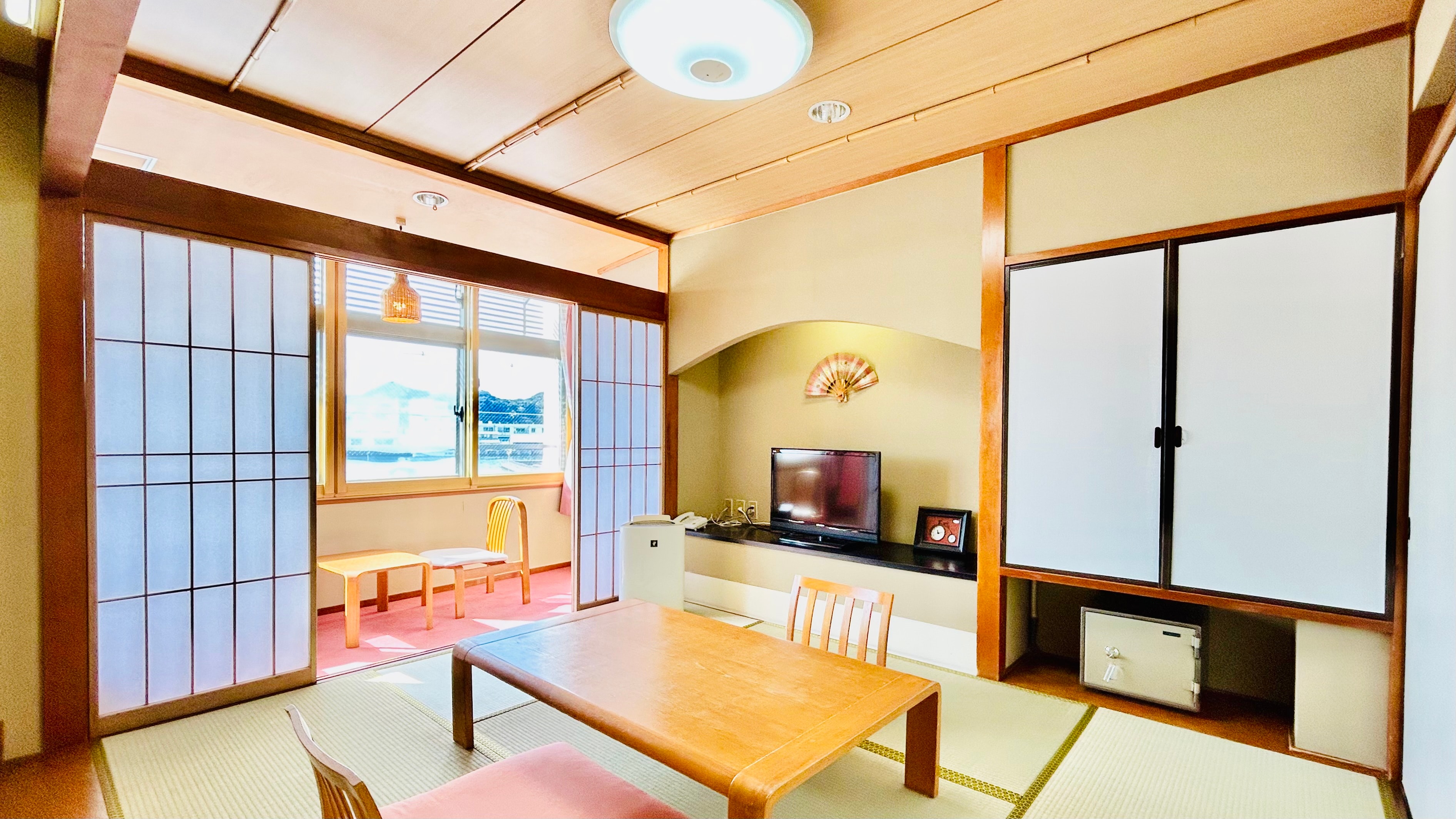 [Smoking] Japanese-style room 10 tatami mats + 6 tatami mats (sea side)