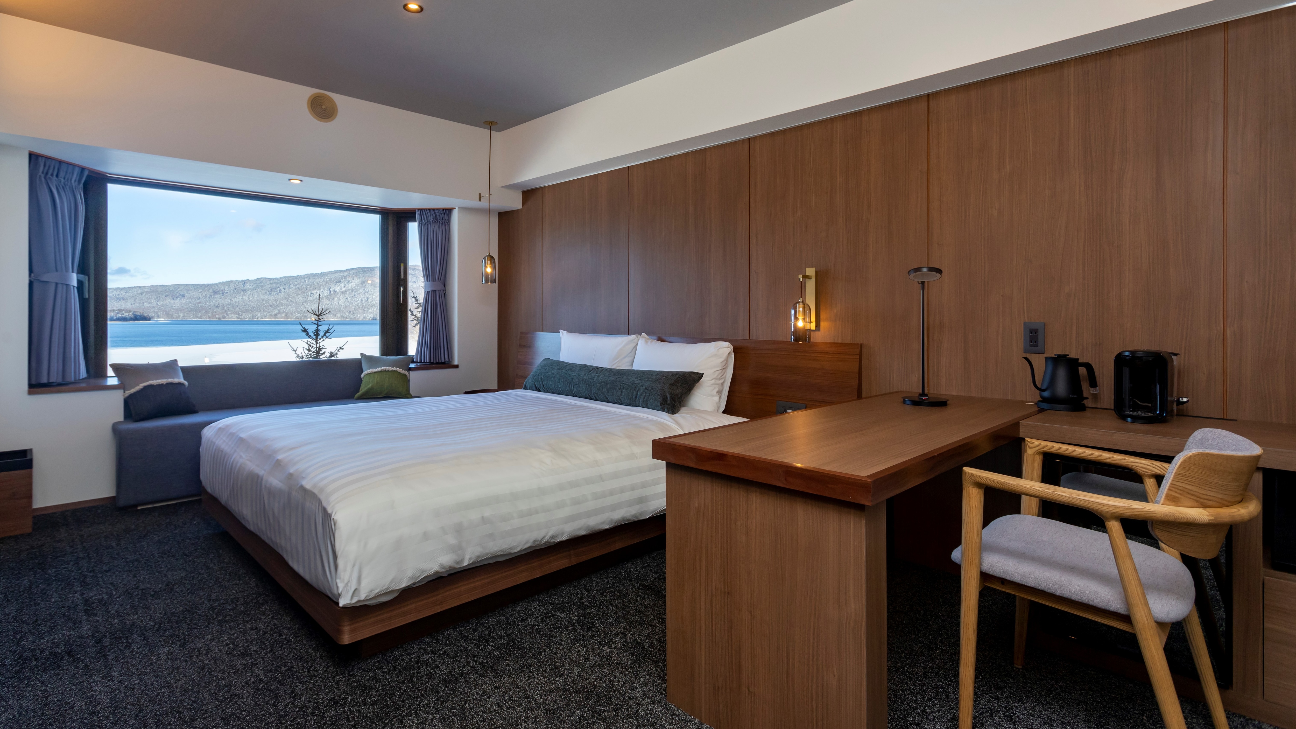 [Lake side] Standard double (winter) / Enjoy the magnificent view of Lake Akan from your room
