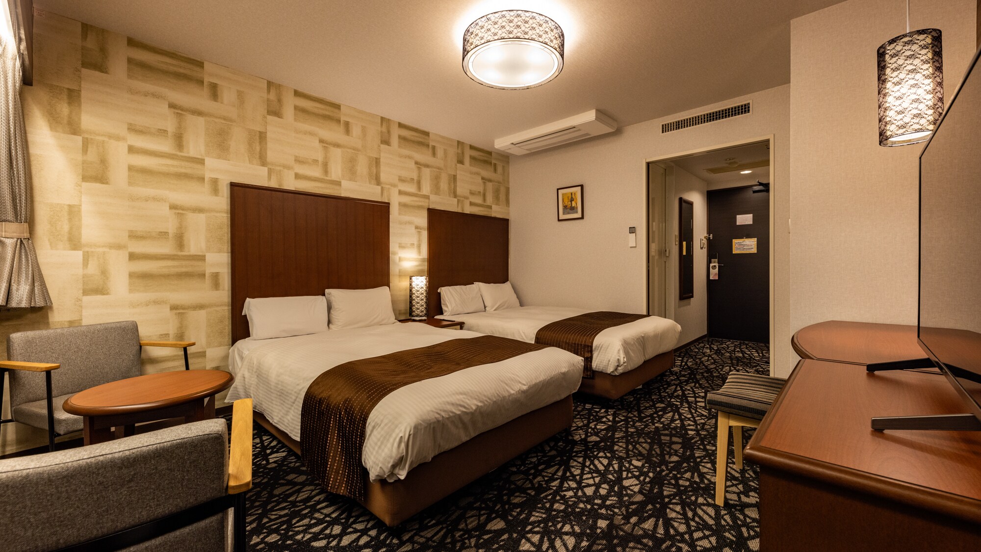 [Deluxe Twin] Renovated in 2024, spacious and comfortable room, free VOD, 4K TV and hot spring.