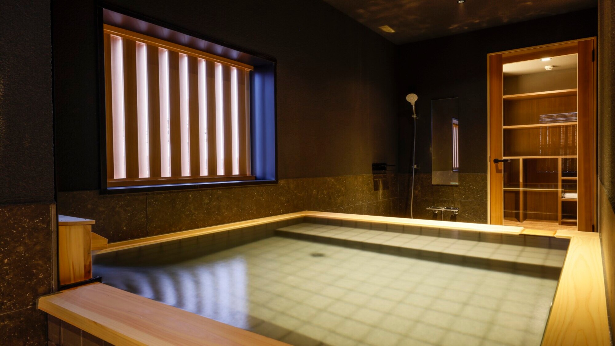 Sunset: Semi-open-air bath