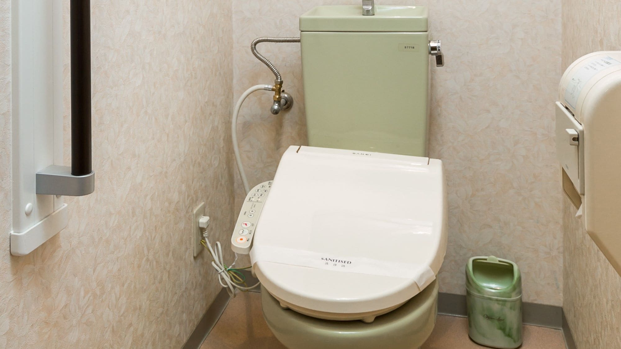 [Guest room (Japanese and Western room)] An example of a restroom