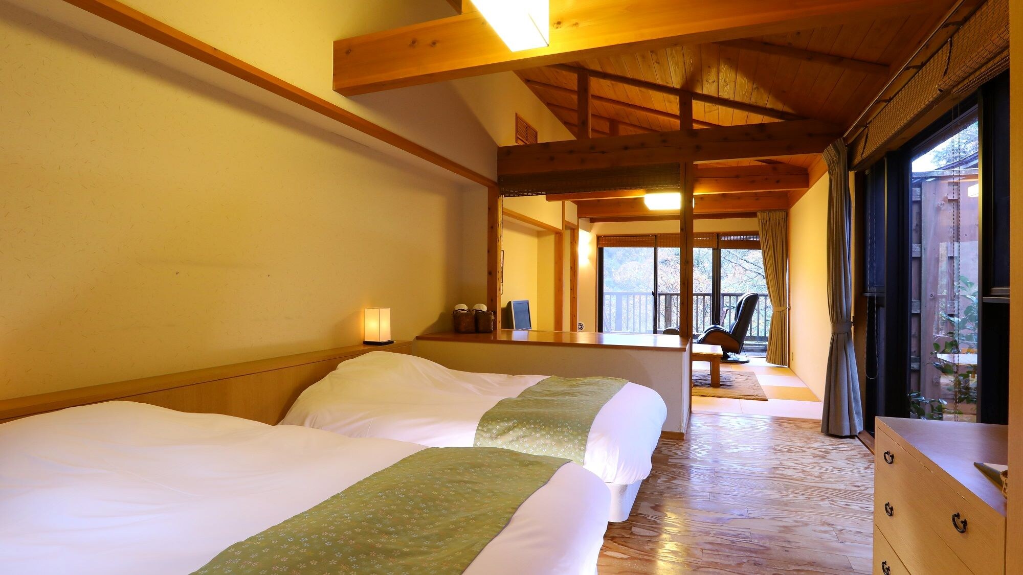 [Bettei Yamanoto] 宽敞的现代日西合璧客房，配有床