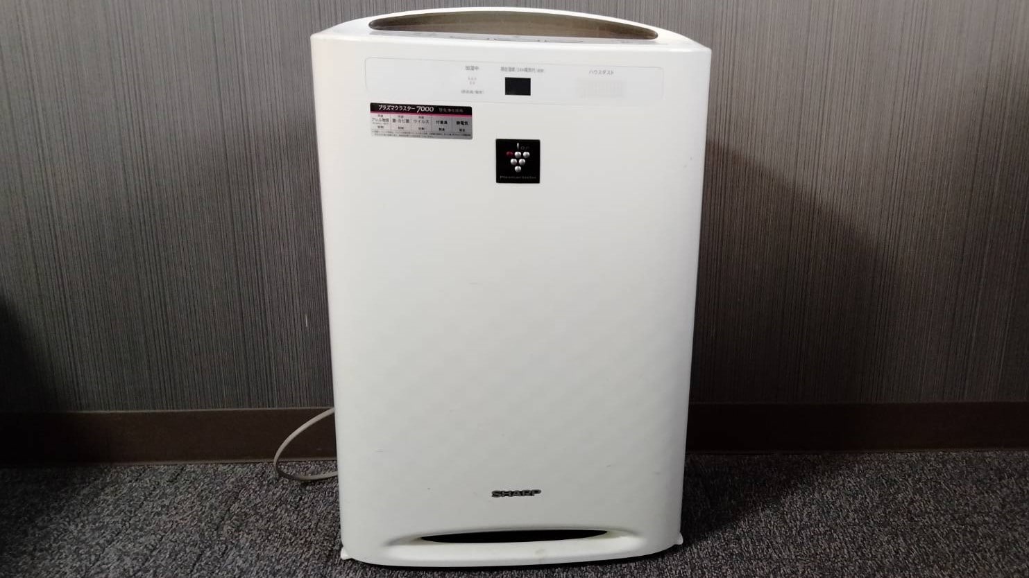 [Air purifier with humidifier function]