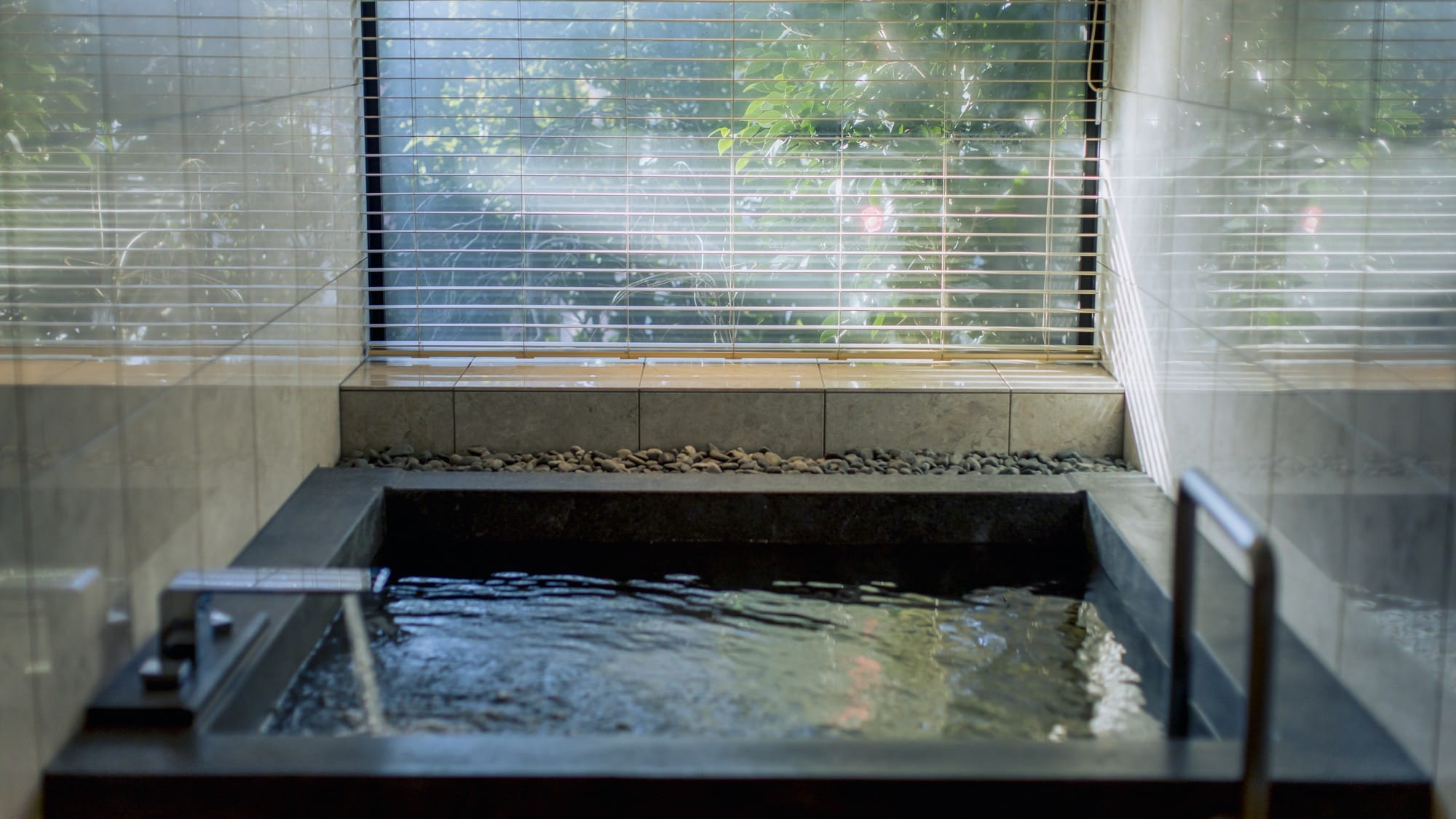 Harmony suite bathroom image