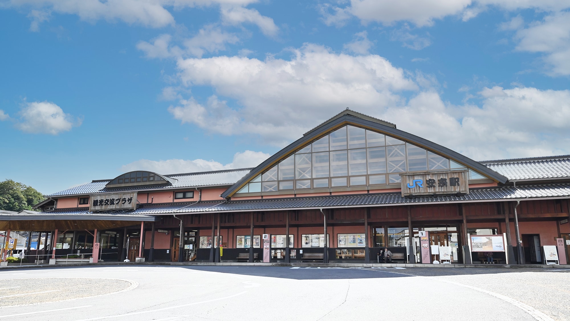 * [Example of facility] Yasugi Station. 1 minute walk to the hotel ♪ Convenient access ☆