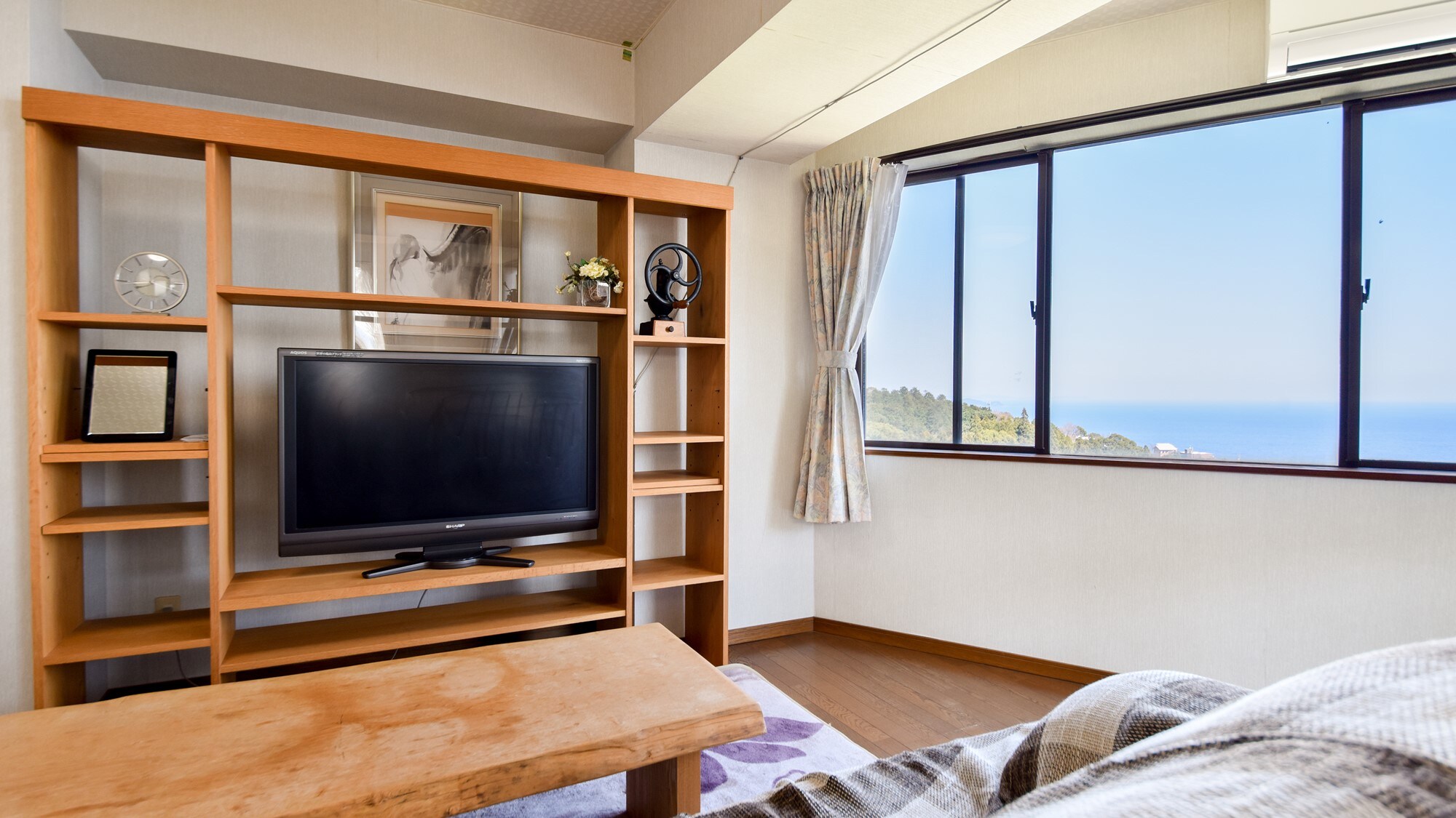 *Example of a guest room: Main building guest room, 2LDK. Sit on the sofa and relax while watching TV.