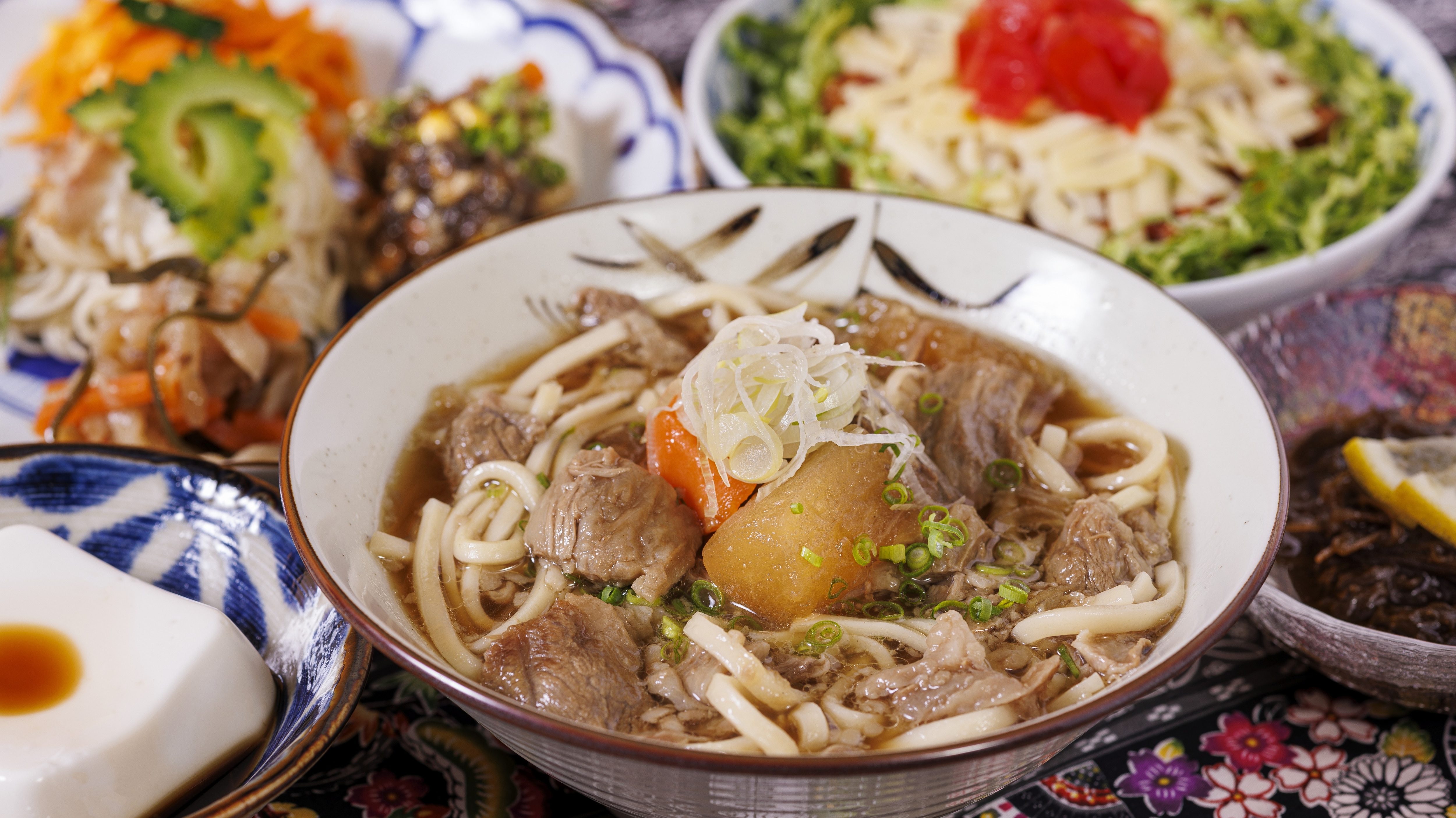 [Breakfast] We offer mildly flavored Okinawan cuisine, perfect for a morning on the road.