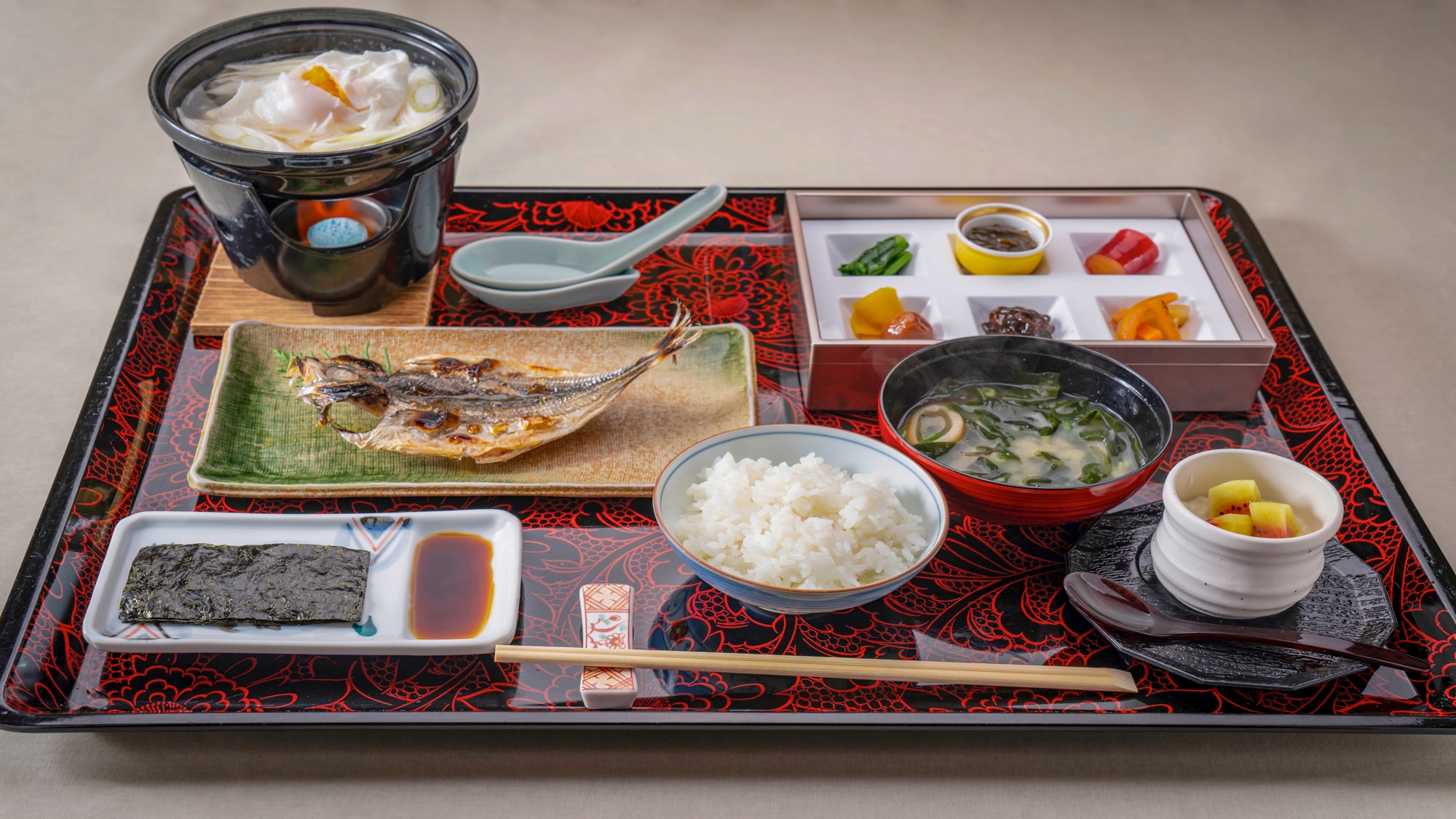 【早餐】精心挑选的食材和精湛的技术制作的早餐。 （例子）