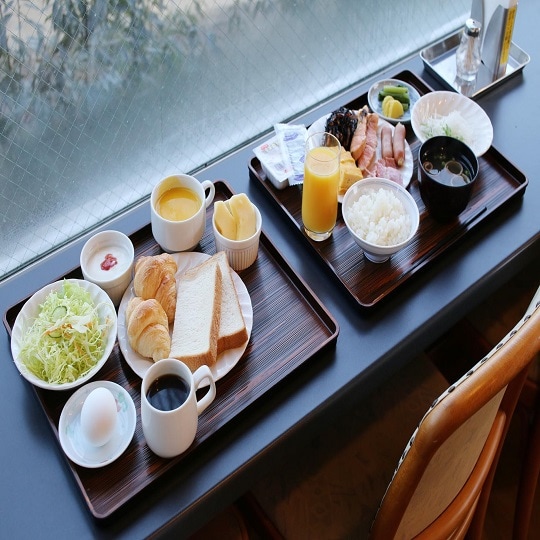 ◆ 日式和西式料理（例） 以小型自助餐的形式提供日式和西式料理。請盡情享受☆彡