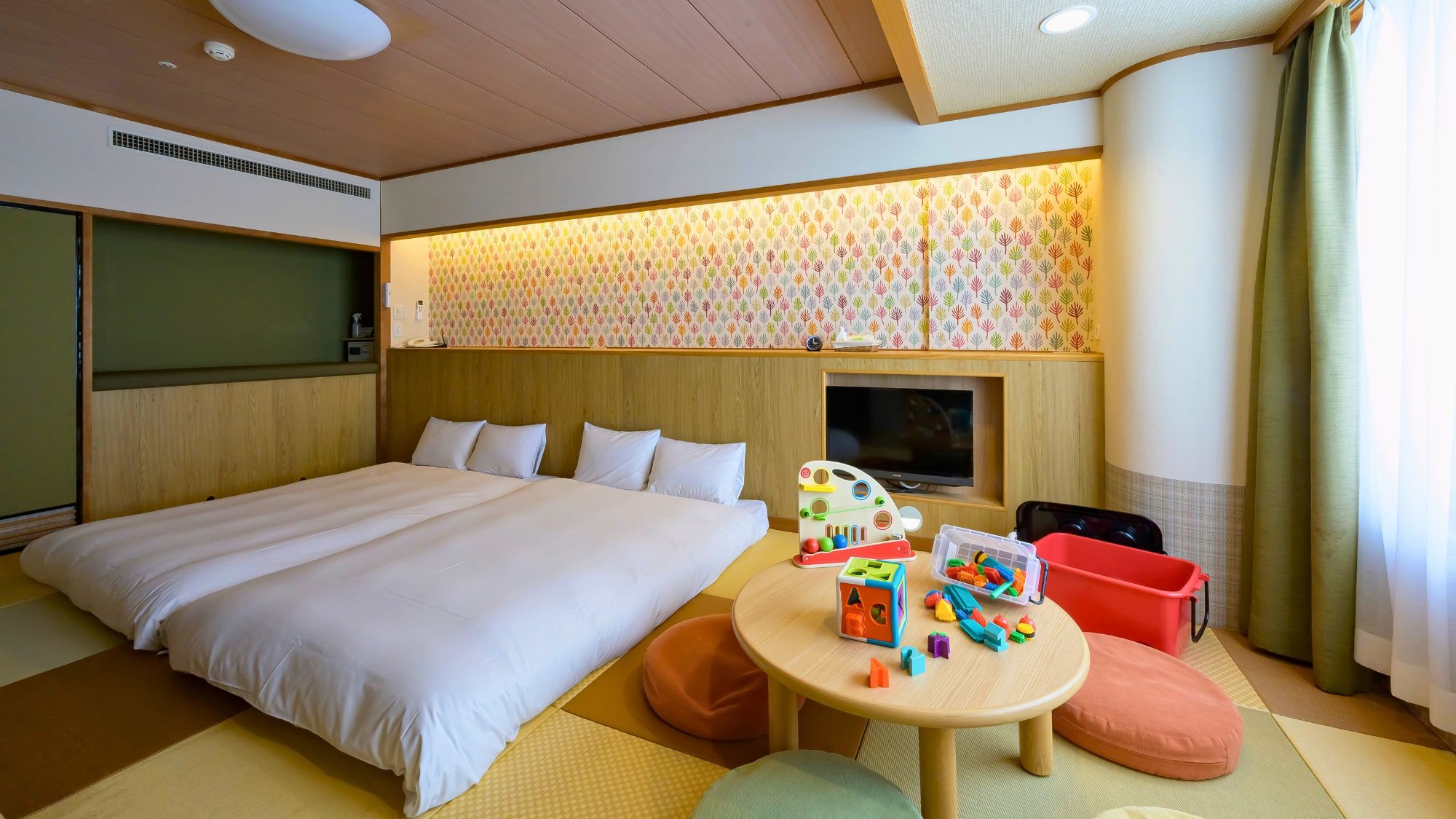 [Exciting Japanese-style Room] Perfect for families with small children!