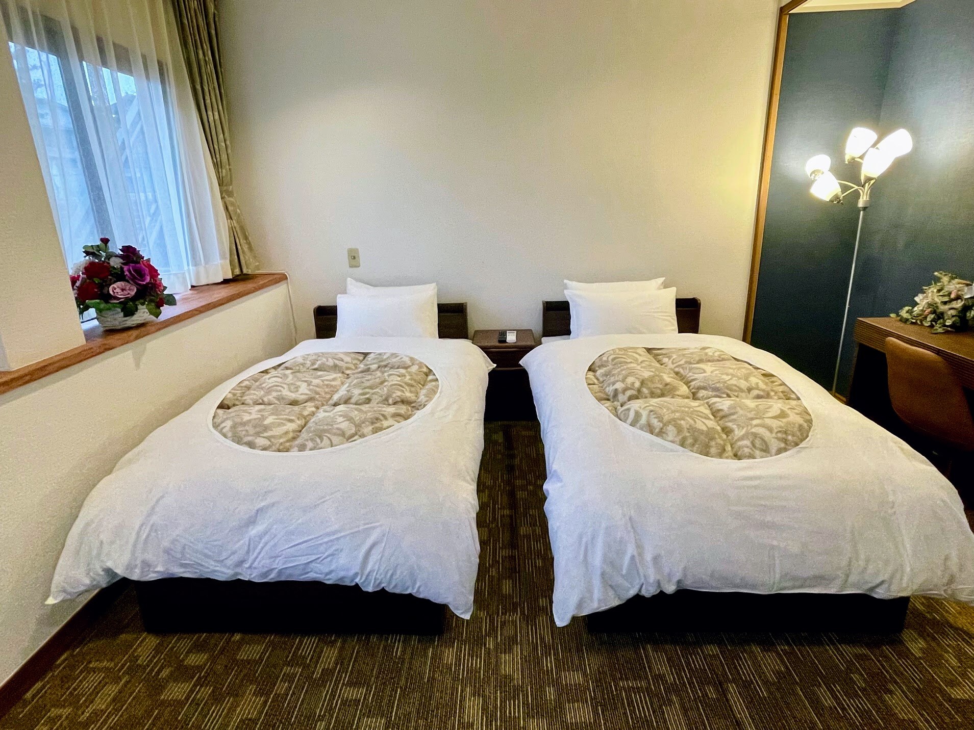 Western-style twin room for 1-2 people, with toilet and shared bathroom [non-smoking]