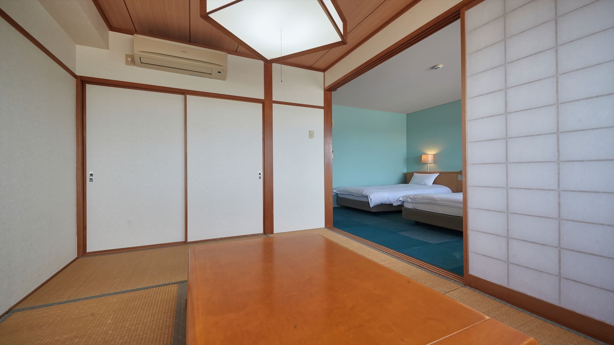 [Japanese-Western style rooms on the 3rd and 4th floors◇Example of guest room] Up to 5 people can stay here♪