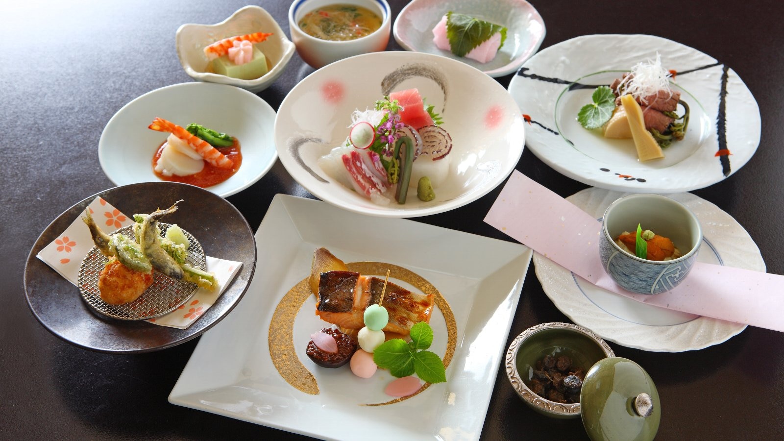 [Example of cuisine] Spring Kaiseki cuisine